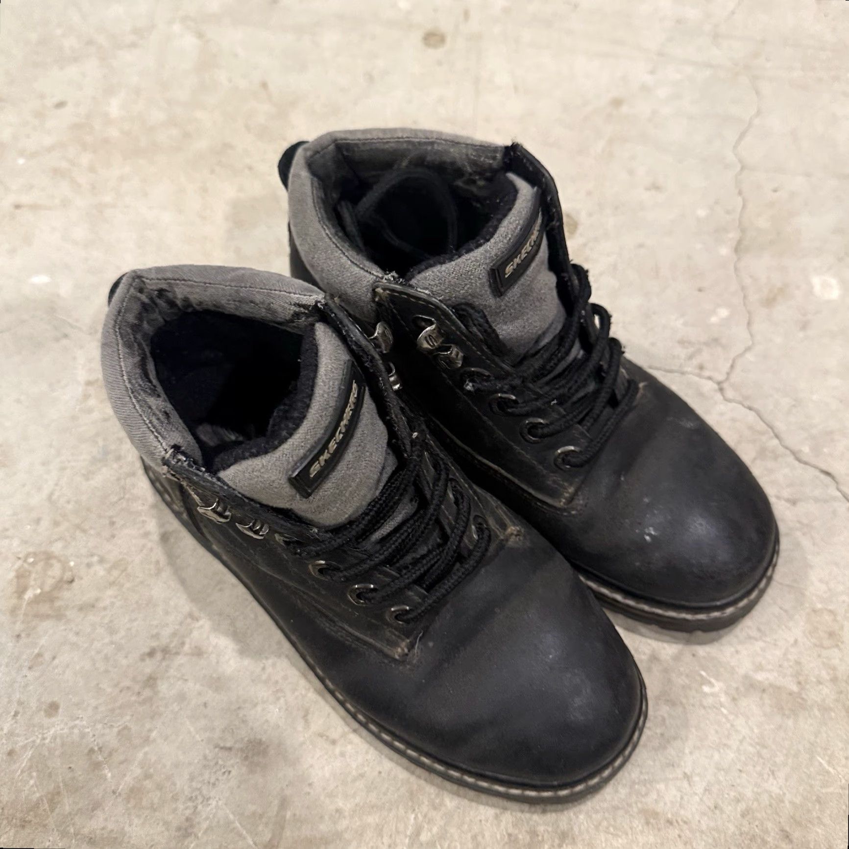SKECHERS VINTAGE Skechers Boots Womens 6 Chunky Work Ankle Bootie 2620 Black Leather Lug Boots Mens? No, Womens Size US 6 / IT 36 - 2 Thumbnail