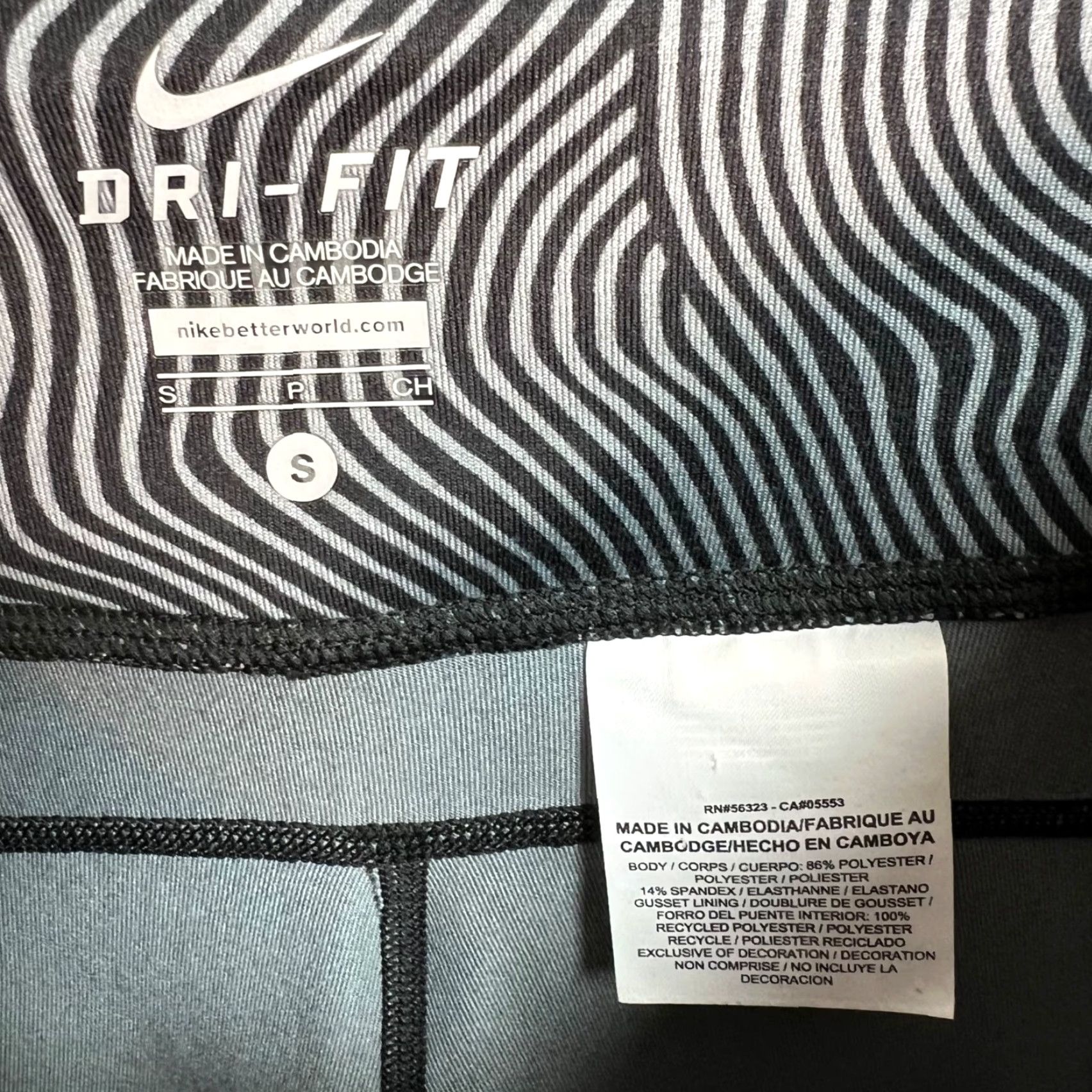 Nike Nike Dri-Fit Womens Small Grey Geometric Print Running Leggings 3/4 Length Athletic Shirt? Size 28" / US 6 / IT 42 - 3 Thumbnail