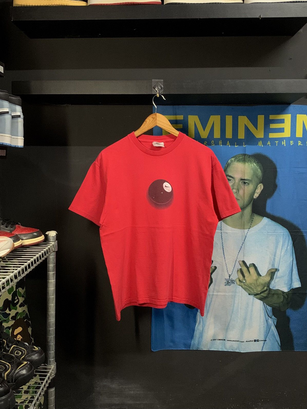 Nike VINTAGE 90s NIKE 8 BALL “KICK BUTT” TSHIRT Size US M / EU 48-50 / 2 - 1 Thumbnail