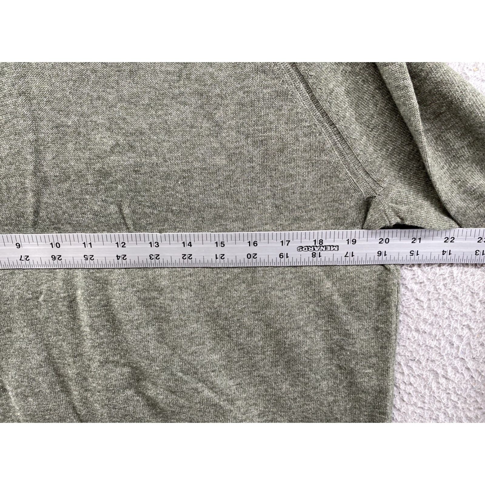 Banana Republic Banana Republic Mens Green V Neck Cotton Knit Sweater in Size Large Shirt Adult Large Green Pullover Casual Mens Size US L / EU 52-54 / 3 - 4 Thumbnail