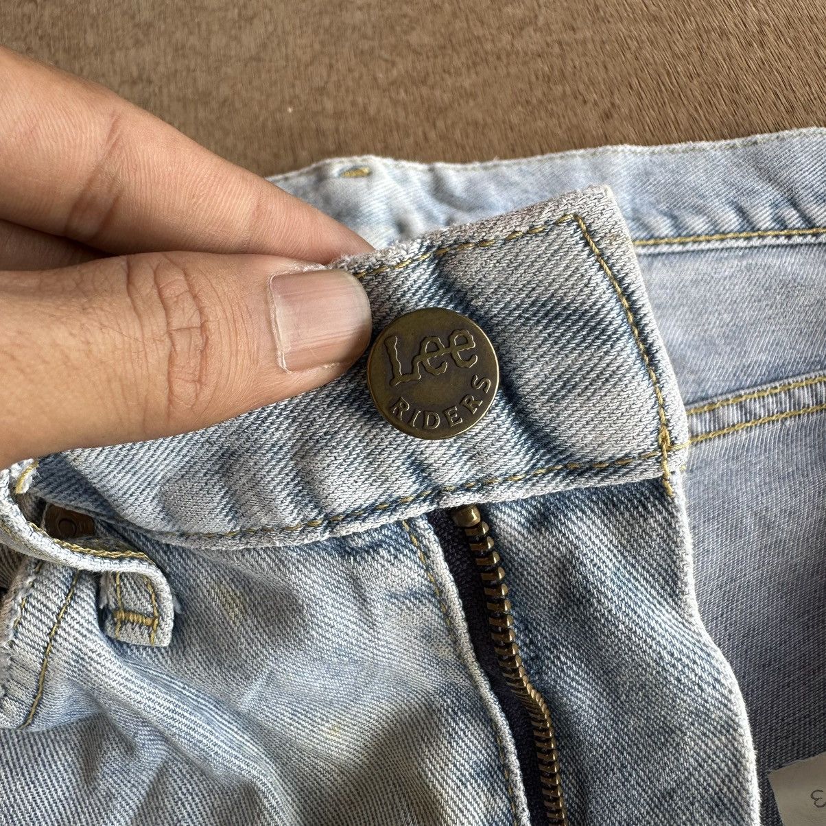 Lee VINTAGE LEE RIDERS JEANS LIGHTWASH DISTRESSED DENIM PANTS Size US 28 / EU 44 - 10 Thumbnail