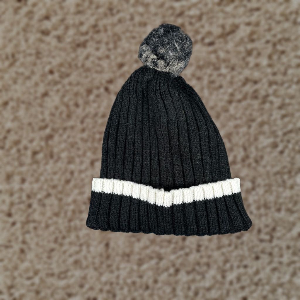 Vintage VINTAGE Charlotte Russe Beanie Hat Adult One Size Black Knit Acrylic Faux Fur Pom Outdoor Ski Casual Fall Winter Women Size ONE SIZE - 1 Thumbnail
