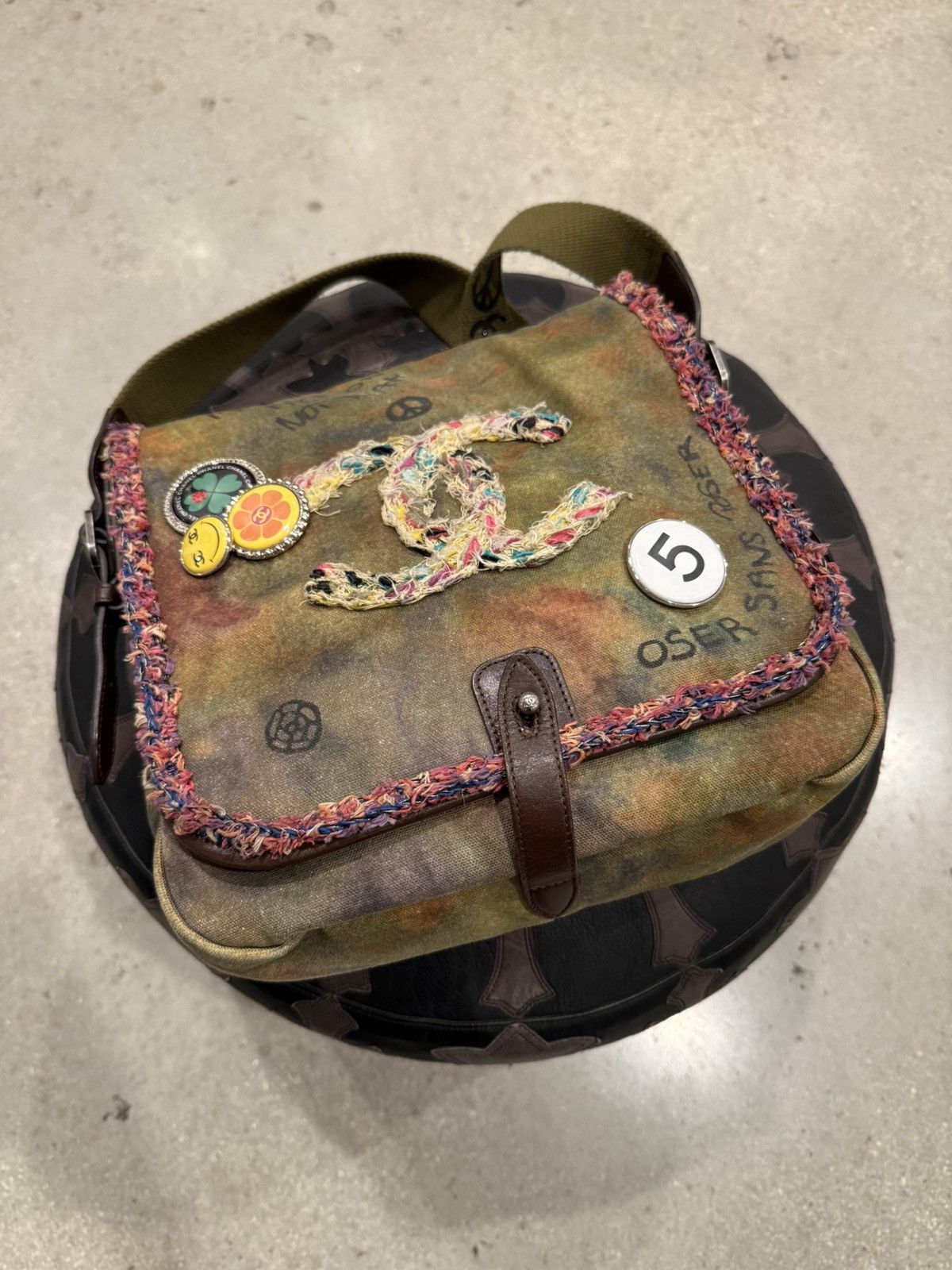 Chanel 2015 Chanel Washed Toile Graffiti Messenger Bag Size ONE SIZE - 14 Thumbnail