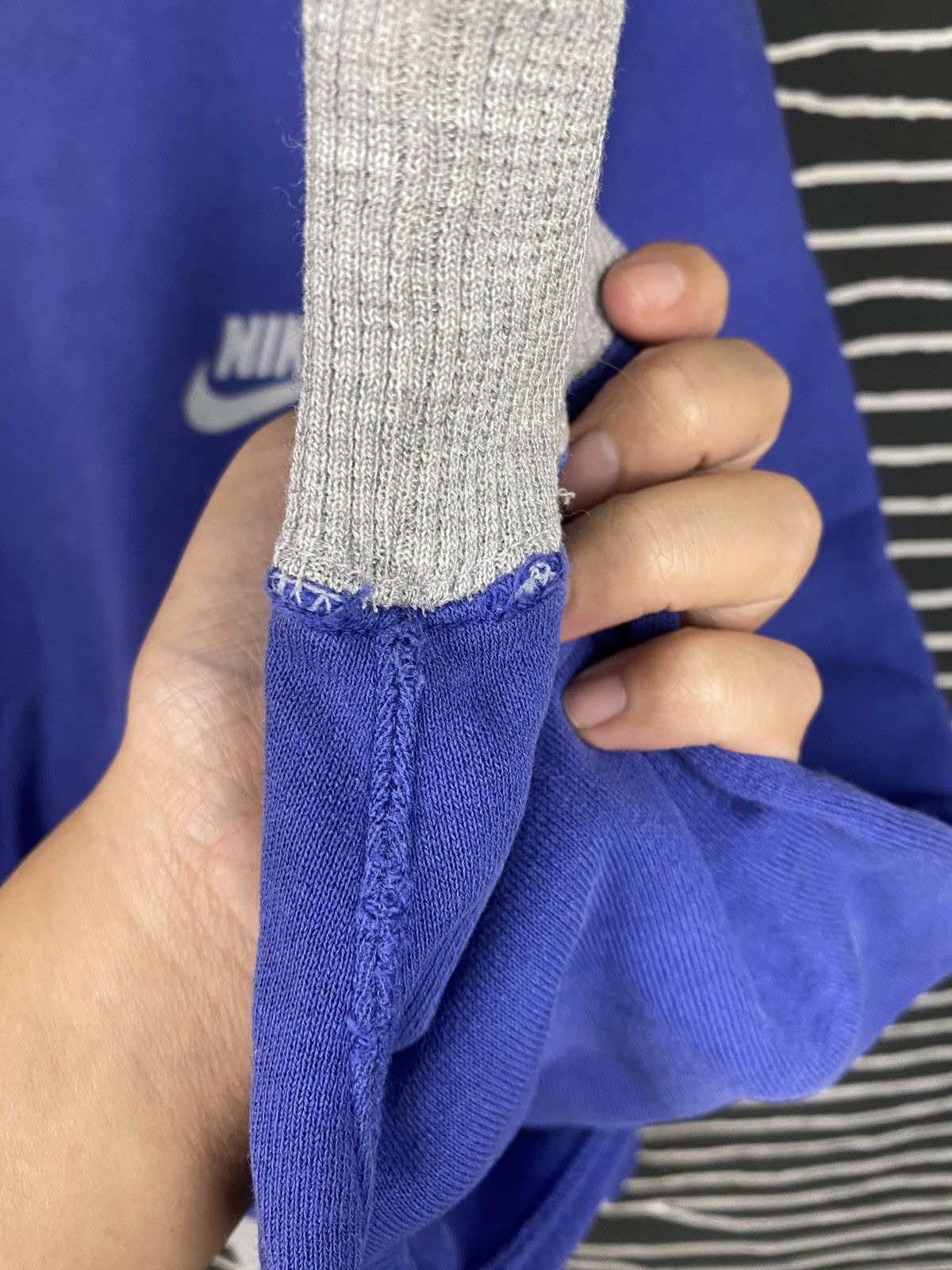 Nike Rare Vintage Japan 70s Nike Blue Tag Two-Tone Sweatshirt Size US L / EU 52-54 / 3 - 10 Thumbnail