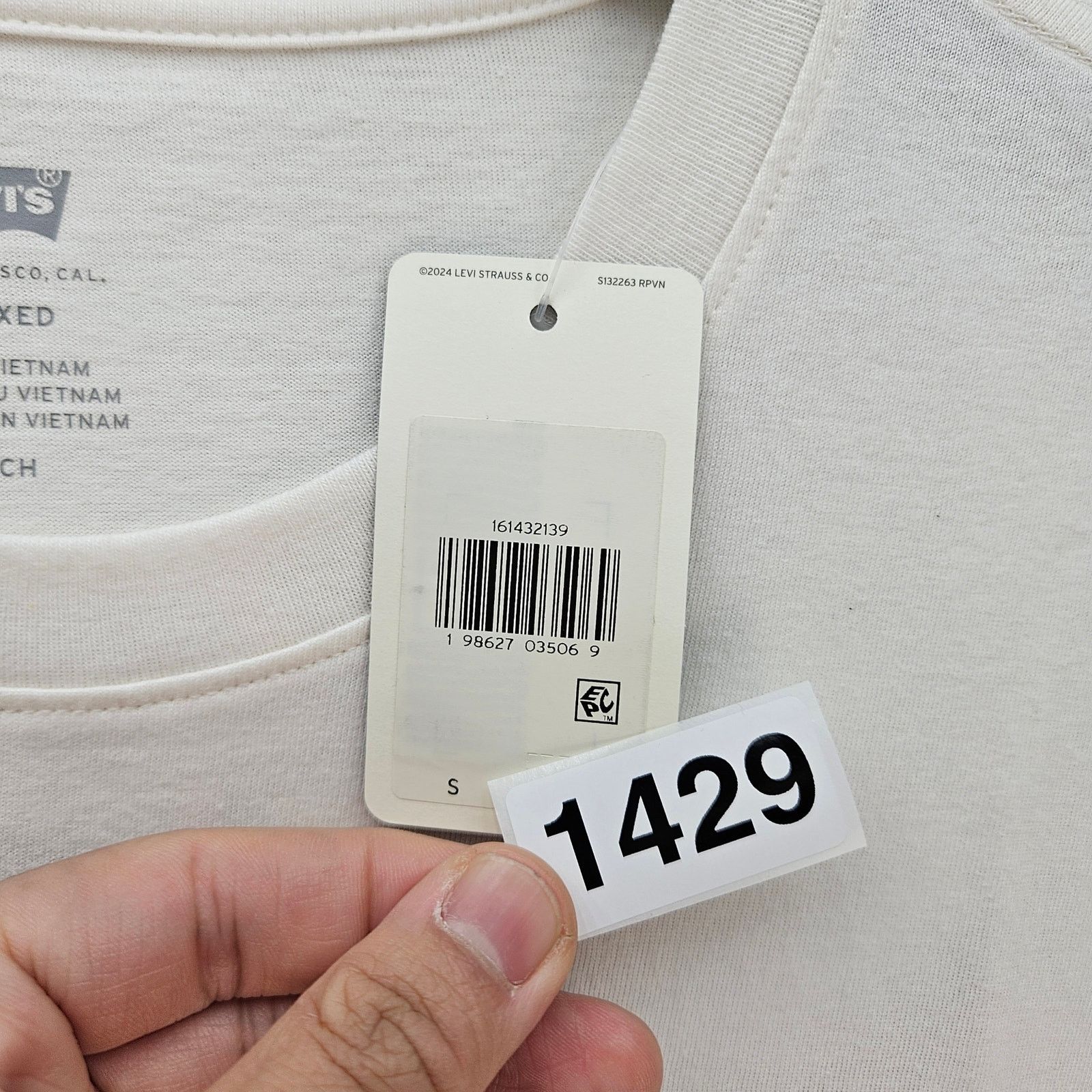 Levi's LEVI'S RELAXED FIT SHORT SLEEVE GRAPHIC T-SHIRT NWT EGRET Size US S / EU 44-46 / 1 - 4 Thumbnail