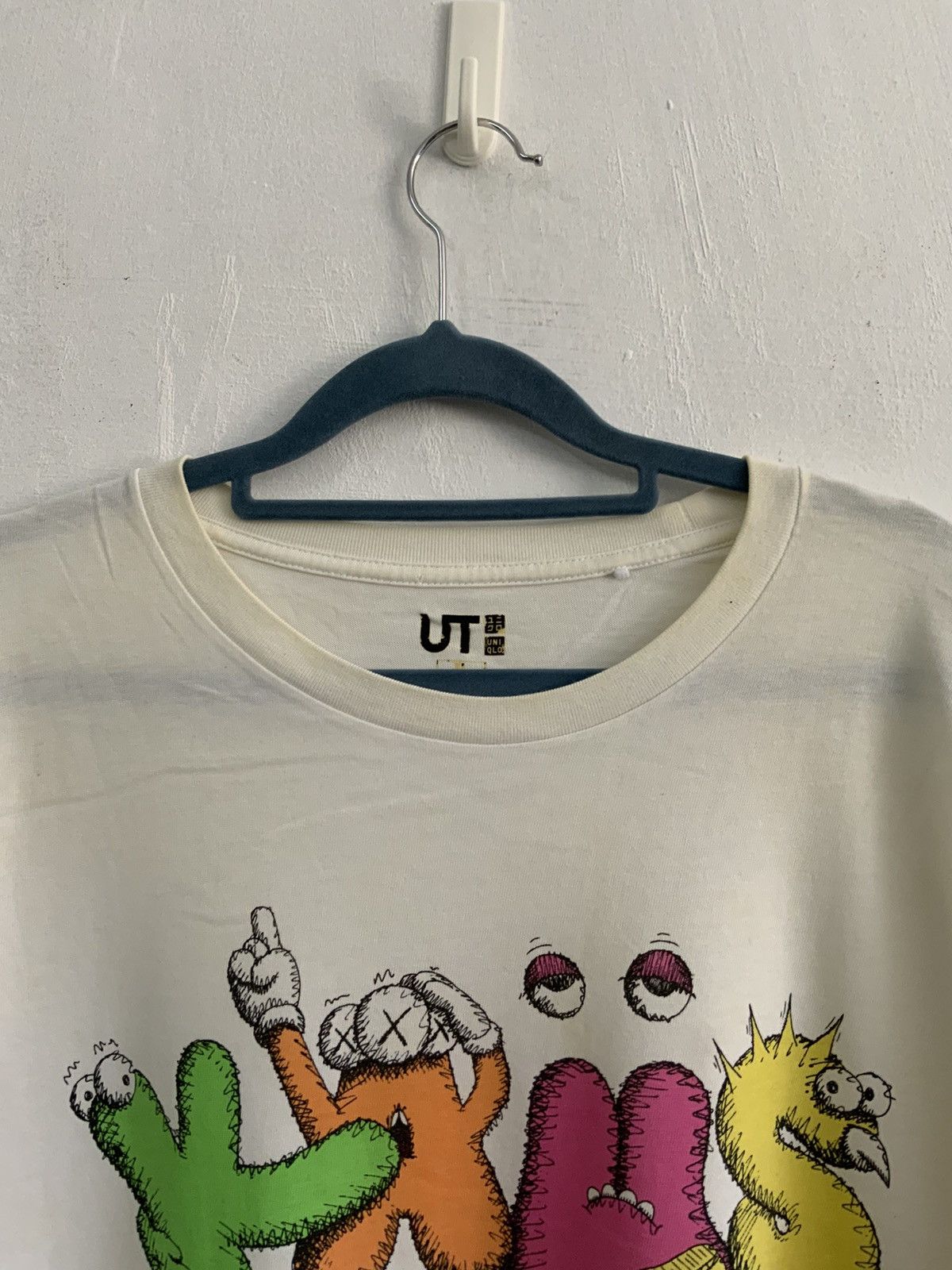 Kaws × Uniqlo Kaws Big Logo Uniqlo Tee Size US XL / EU 56 / 4 - 5 Thumbnail