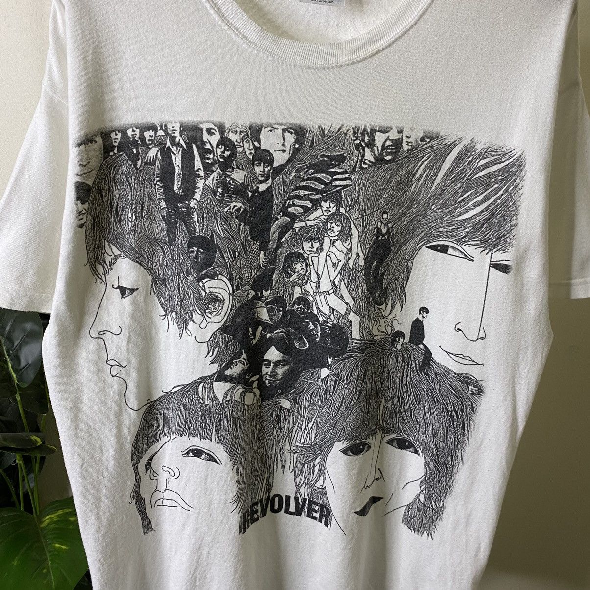 Band Tees 2005 The Beatles Revolver Cover Album Reissue Promo T Shirt Size US L / EU 52-54 / 3 - 2 Thumbnail