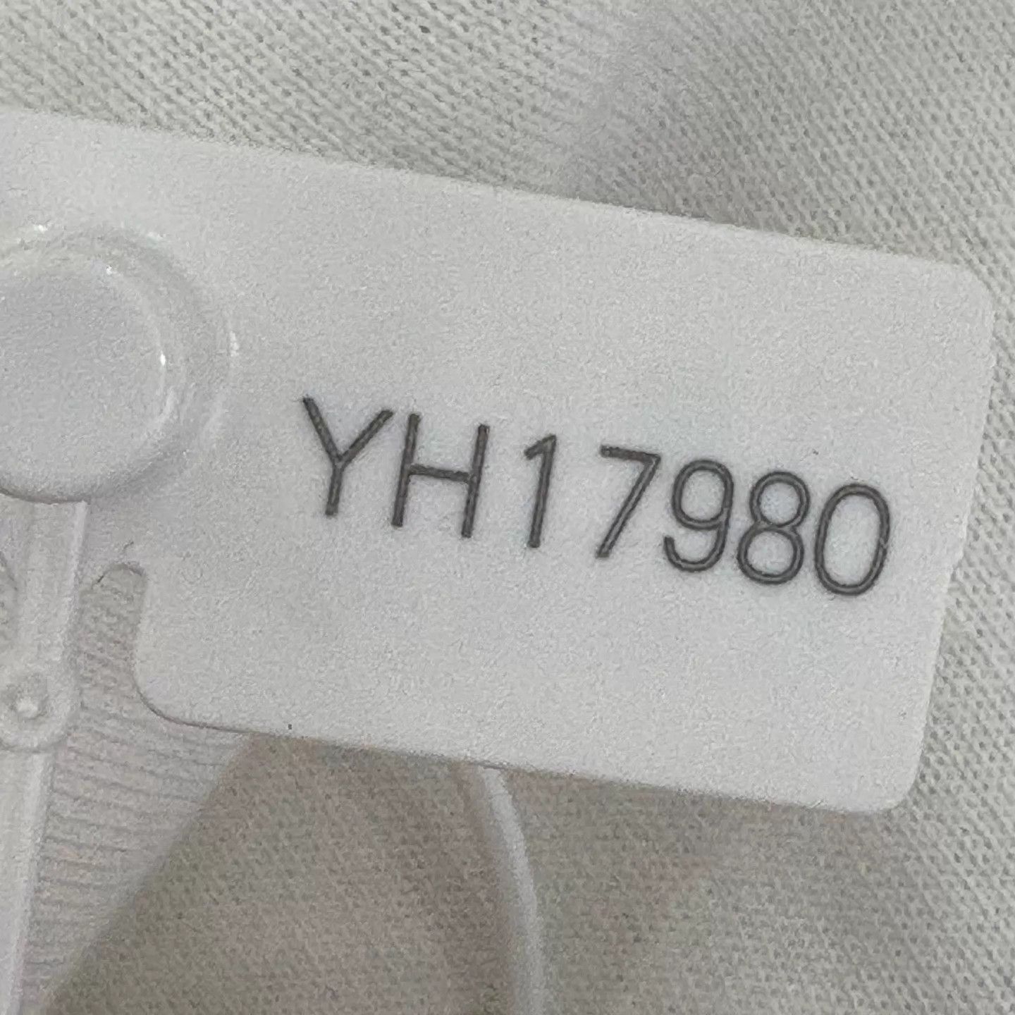 Louis Vuitton White Short Sleeve T-Shirt with Multi-Colored Patch Size US L / EU 52-54 / 3 - 9 Thumbnail