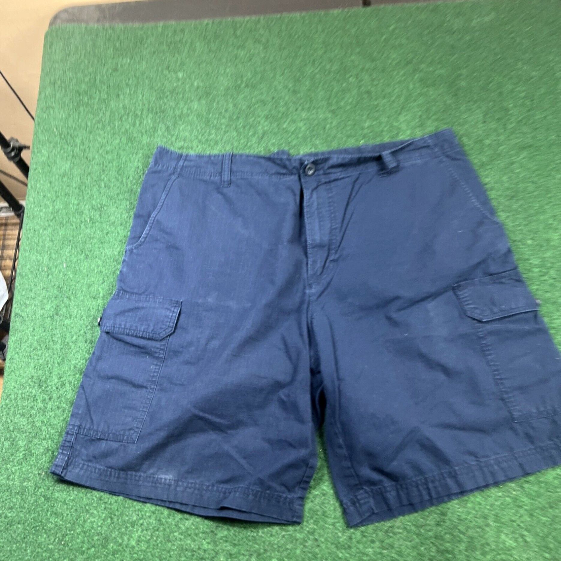 Izod IZOD Mens Size 40 Cargo Shorts Navy Cotton Hiking Size US 40 / EU 56 - 1 Thumbnail