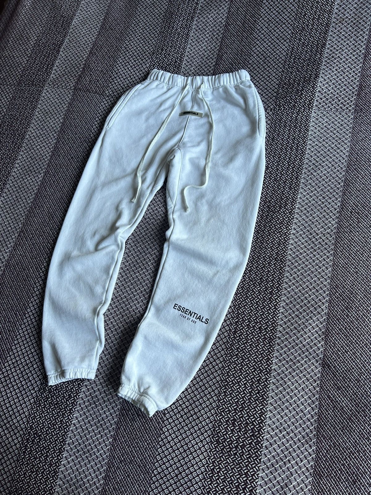 Essentials × Fear of God Fear Of God Essentials White Sweatpants Women Size 26" / US 2 / IT 38 - 2 Thumbnail