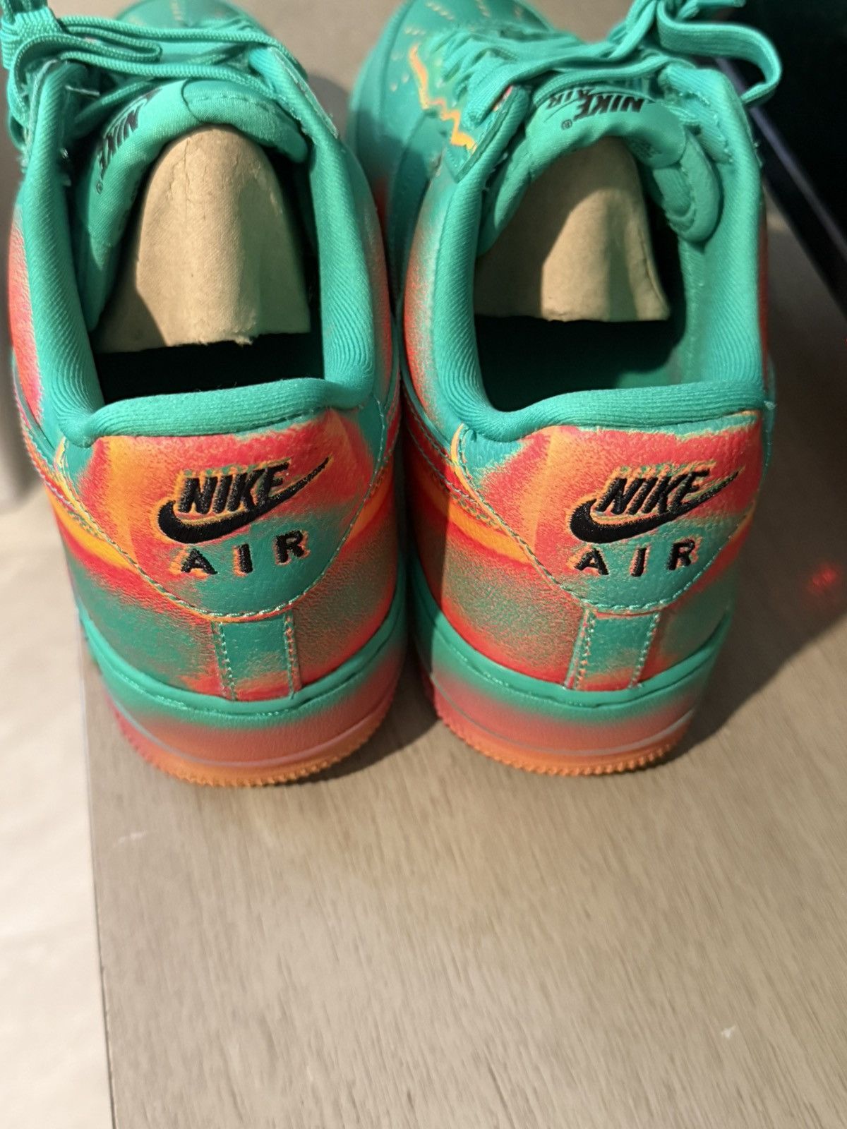 Nike Size 9.5 - Nike Air Force 1 '07 Low Stadium Green Crimson Size US 9.5 / EU 42-43 - 2 Thumbnail