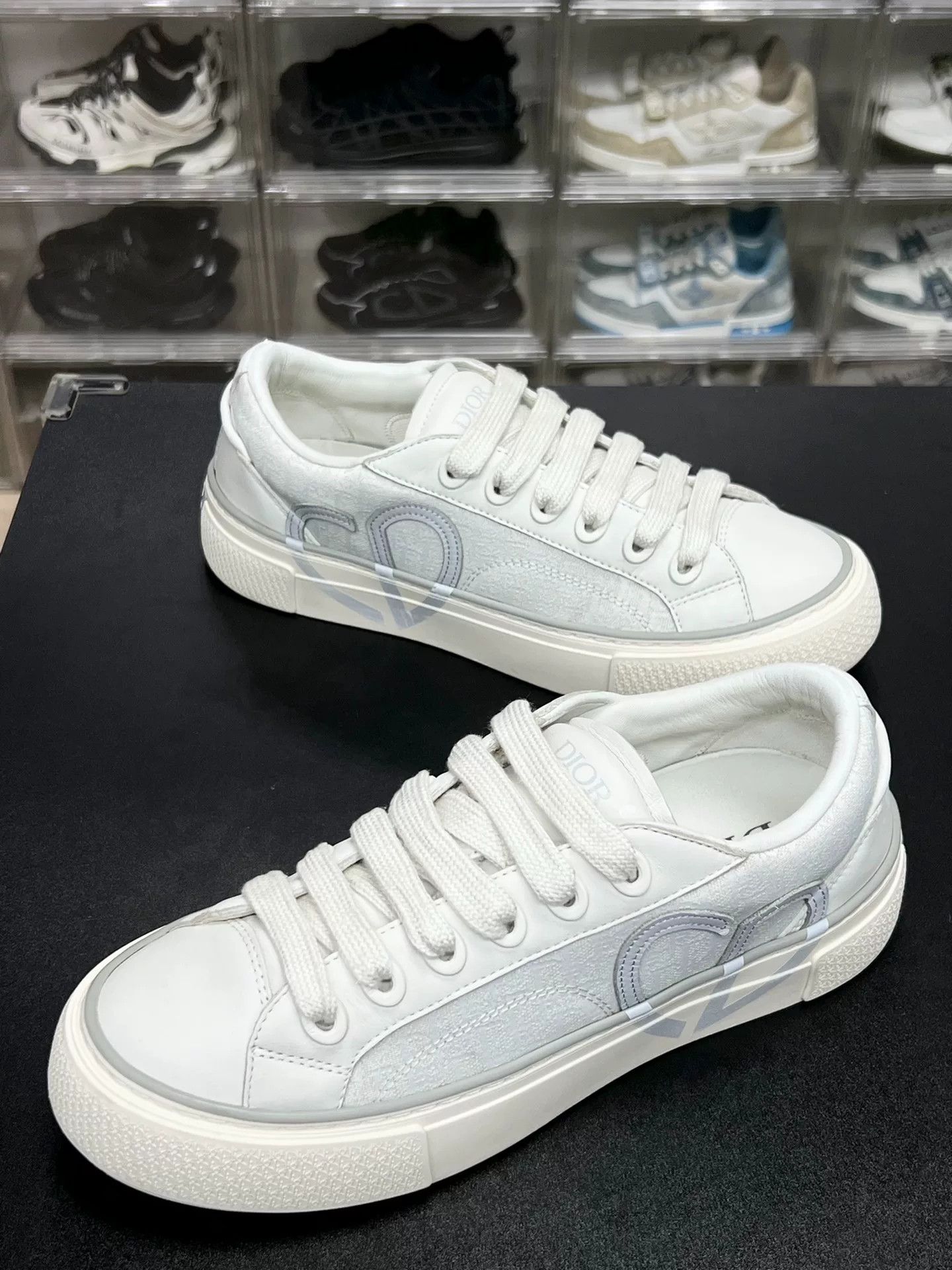 Dior Dior Limited White Lowtop Sneakers 8 Men Size US 8 / EU 41 - 1 Thumbnail