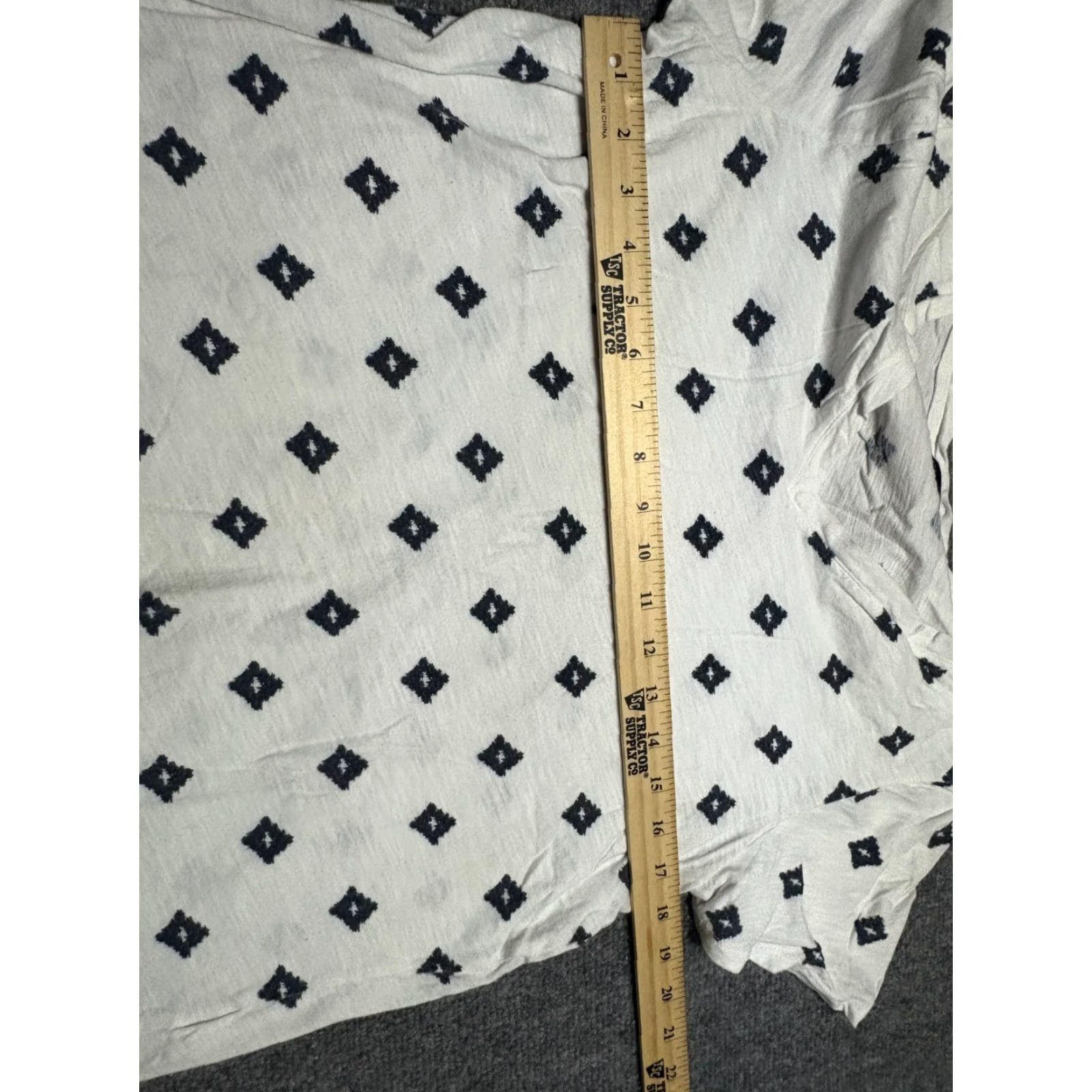 Tommy Hilfiger Tommy Hilfiger Shirt Womens Large L Top White Short Sleeve Diamond Pattern Diamond Pattern Slim V-Neck Casual Womens Size L / US 10 / IT 46 - 5 Thumbnail