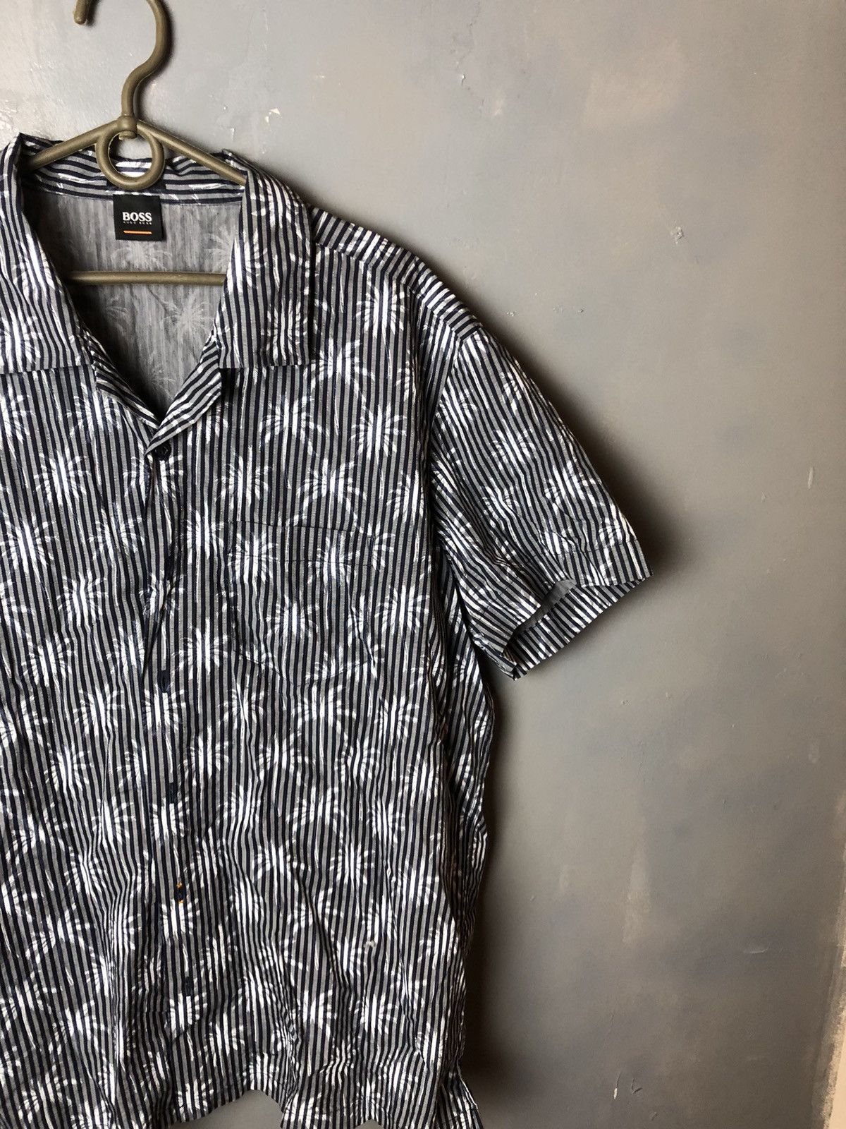 Hugo Boss Men’s crazy Shirt Hugo Boss size Xl Size US XL / EU 56 / 4 - 3 Thumbnail