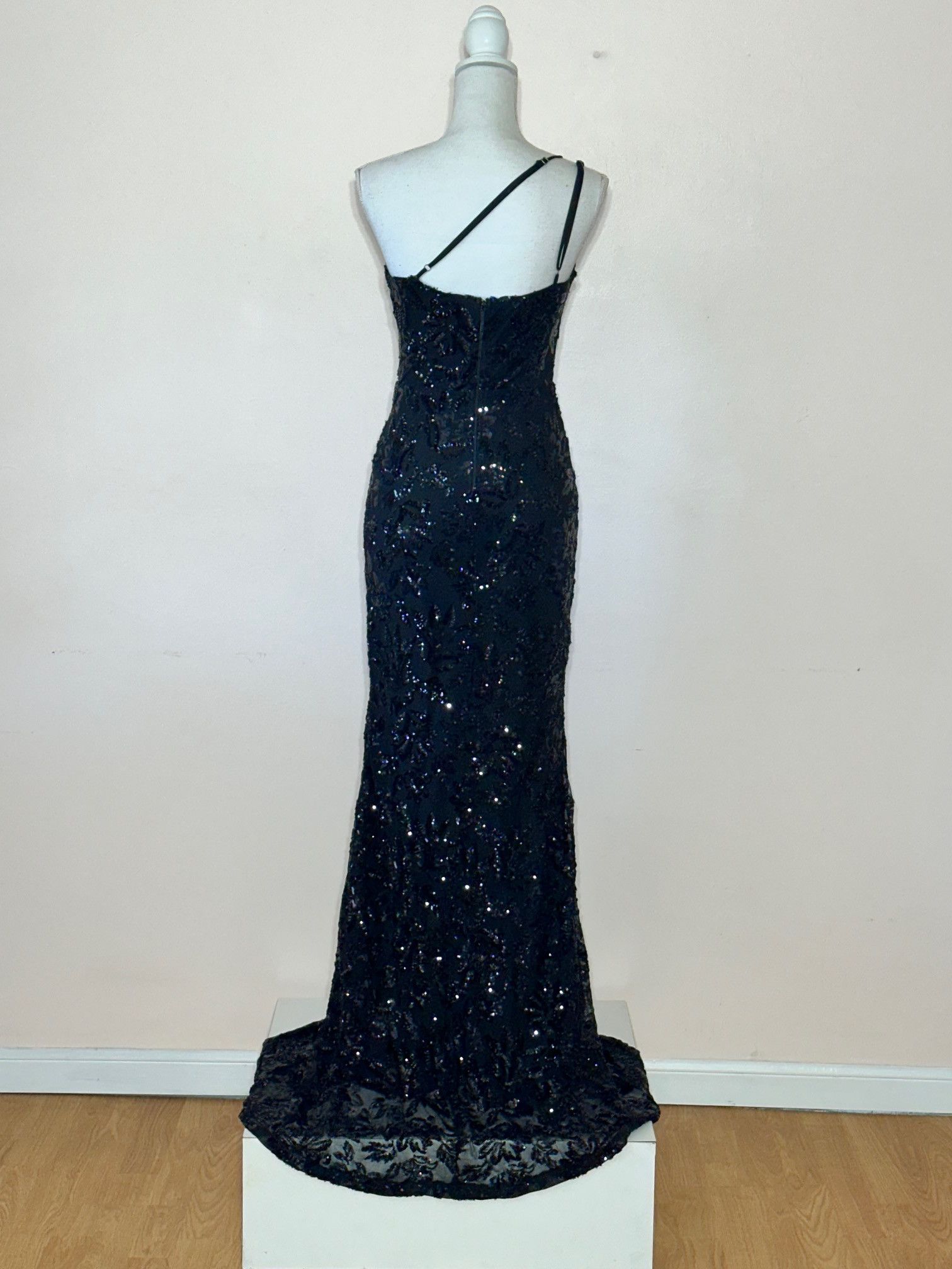 Vintage Windsor Black Sequin One Shoulder Fit and Flare Gown Size M / US 6-8 / IT 42-44 - 3 Thumbnail