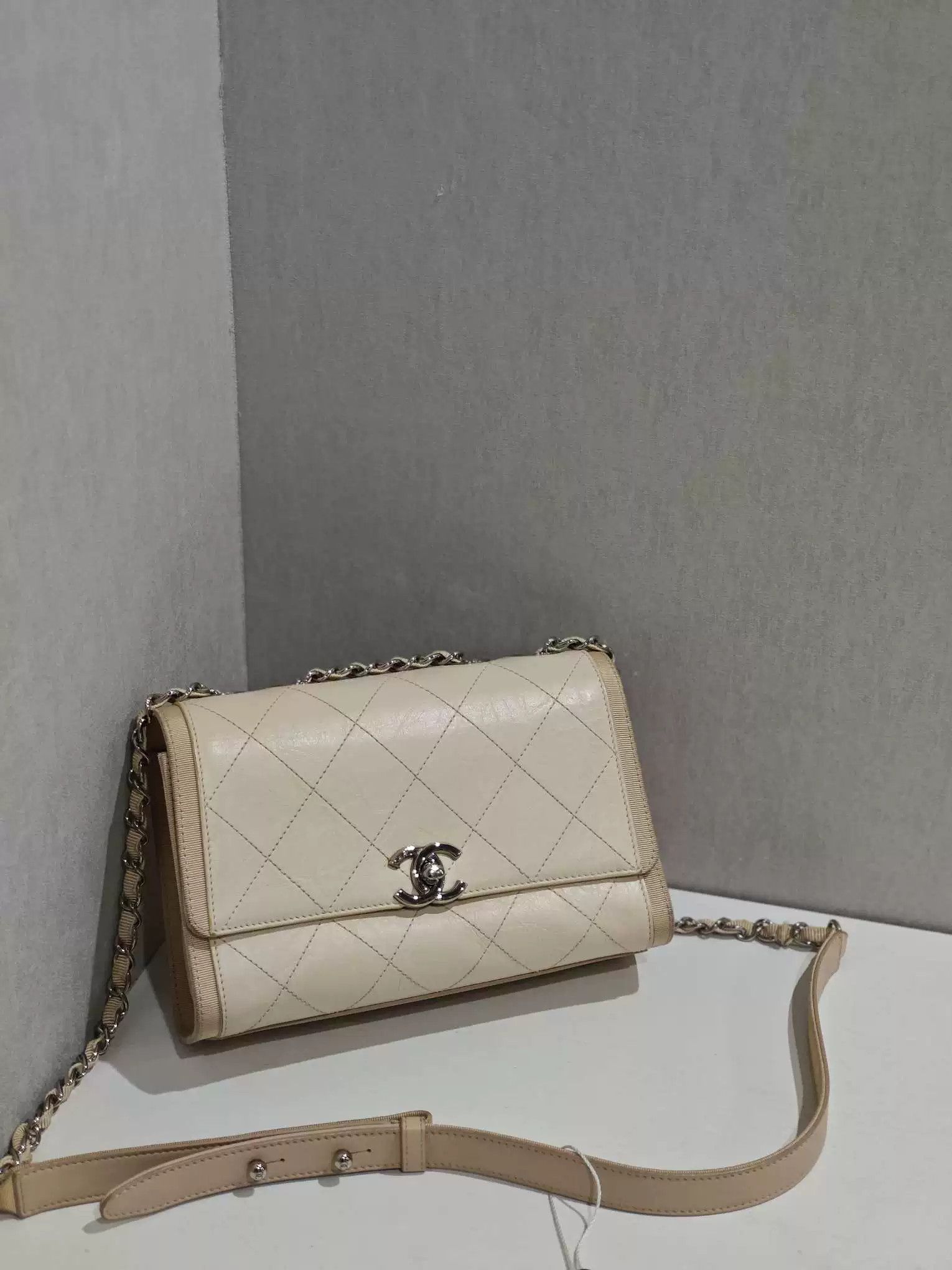Chanel Pre-loved Bag Very good condition Size ONE SIZE - 1 Thumbnail