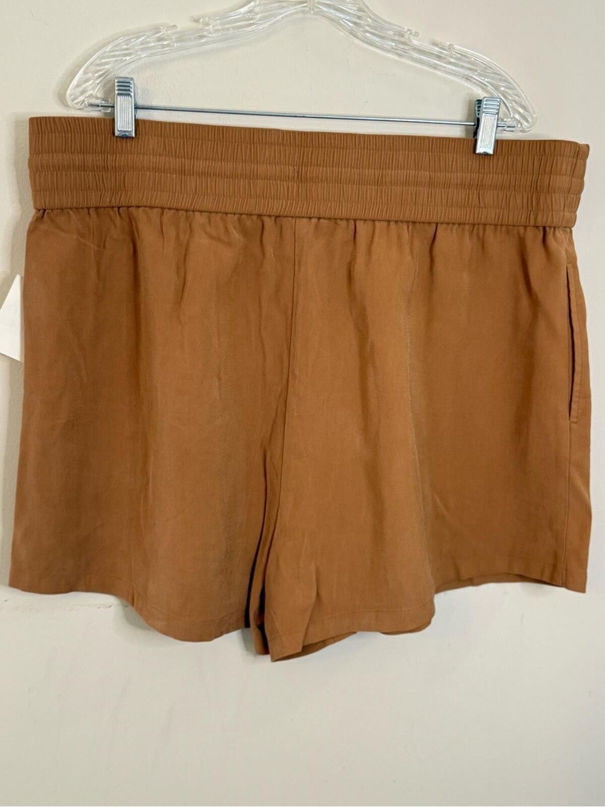 Nordstrom Nordstrom Open Edit tan elastic waist shorts pockets plus 2X Size 42" / US 20 - 2 Thumbnail