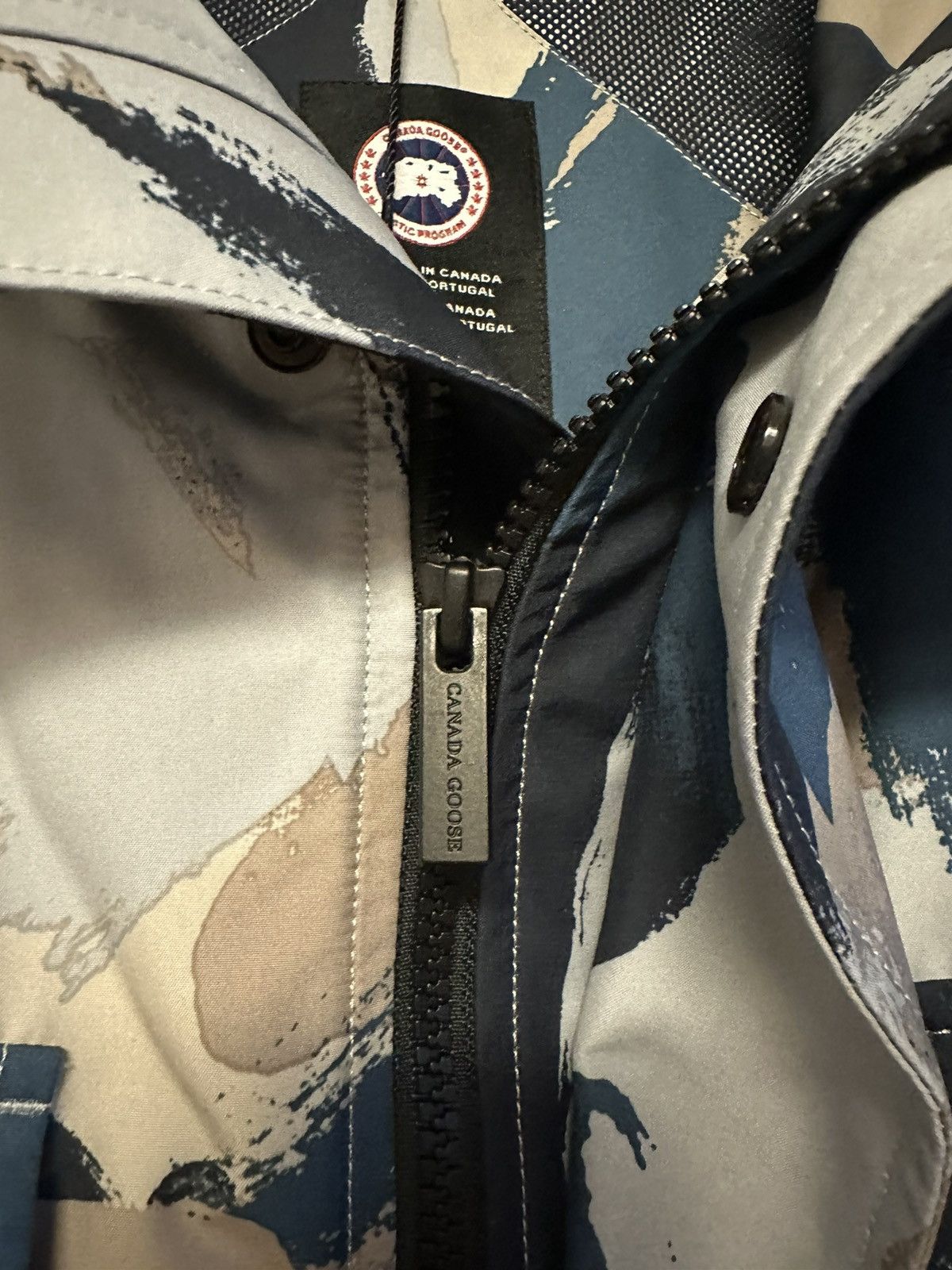 Canada Goose MENS WIND JACKET STANHOPE - CAMO PRINT. NEW WITH TAG. Size US L / EU 52-54 / 3 - 5 Thumbnail