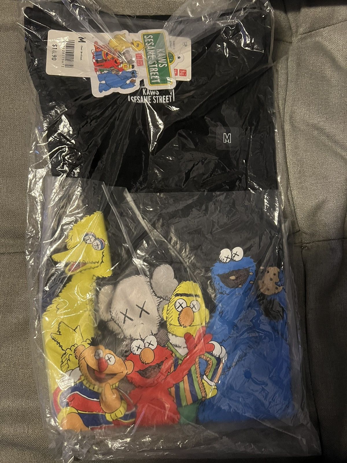 Kaws × Uniqlo KAWS x Uniqlo x Sesame Street Group #2 Tee Size US M / EU 48-50 / 2 - 2 Thumbnail
