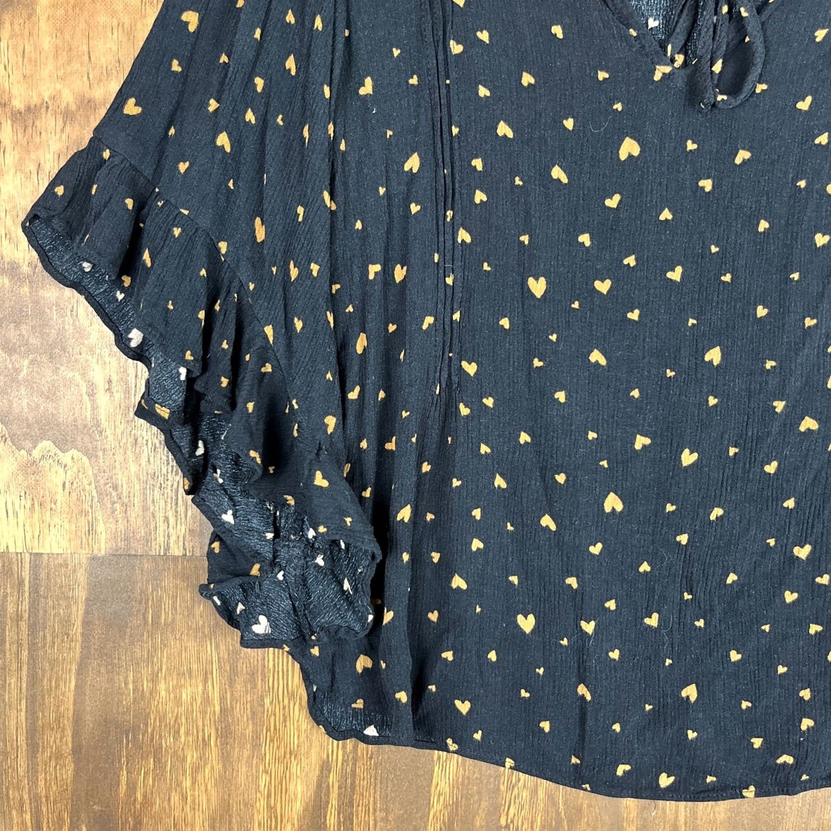 Lauren Conrad Lauren Conrad Blouse Womens Black Gold Hearts V Neck 3/4 Flared Sleeve XS Womens, Blouse, Black, Gold Hearts, V-Neck, 3/4 Sleeve, XS Size XS / US 0-2 / IT 36-38 - 3 Thumbnail