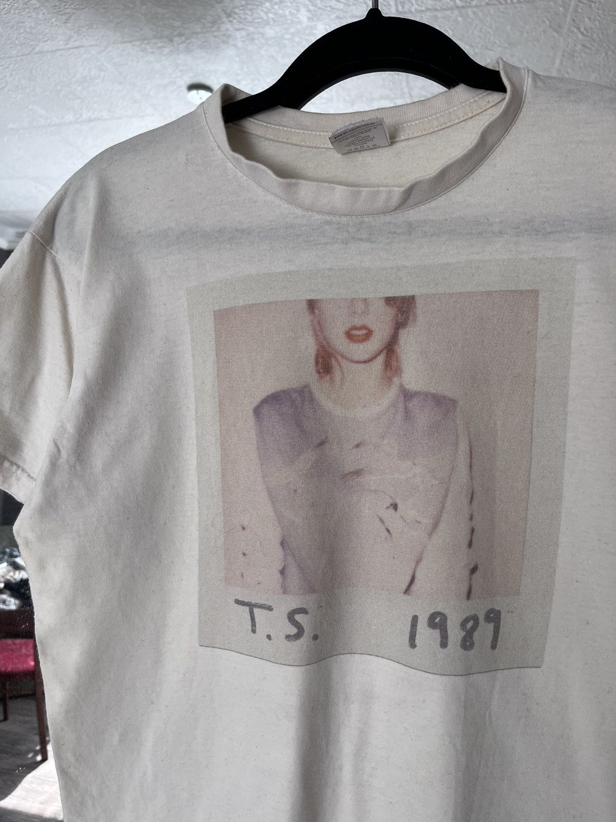 Band Tees Vintage 1989 Taylor Swift world Tour Tee Size US S / EU 44-46 / 1 - 5 Thumbnail