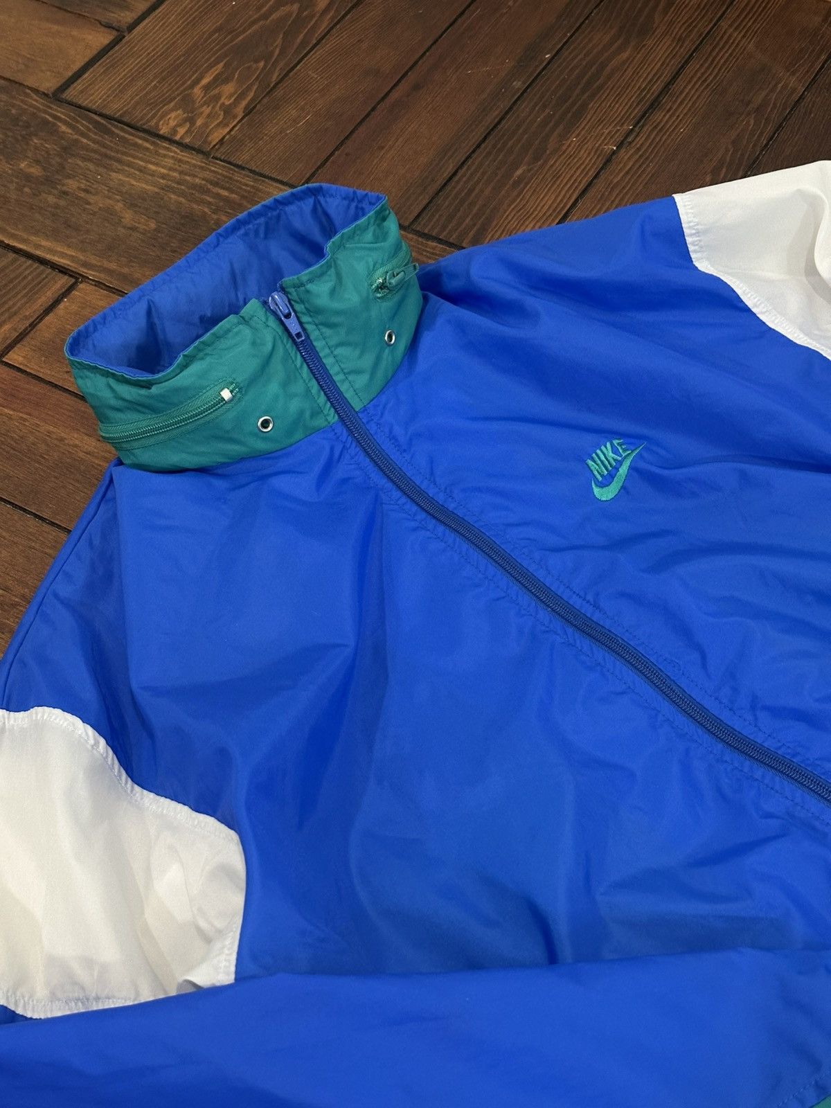 Nike Vintage 90s Nike Windbreaker W Packable Hood Size Medium Size US M / EU 48-50 / 2 - 7 Thumbnail
