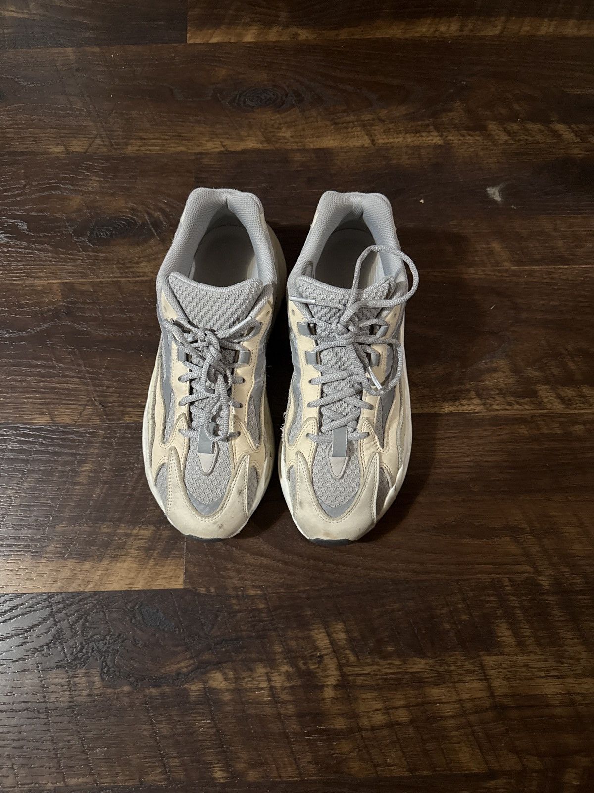 Yeezy Yeezy 700 v2 Cream Size US 11 / EU 44 - 5 Thumbnail