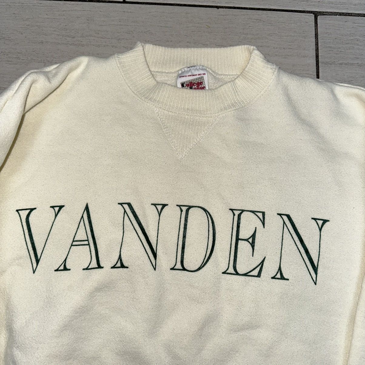 Vintage Off White Vintage Vanden Collegiate Single V Crewneck Size US XL / EU 56 / 4 - 2 Thumbnail