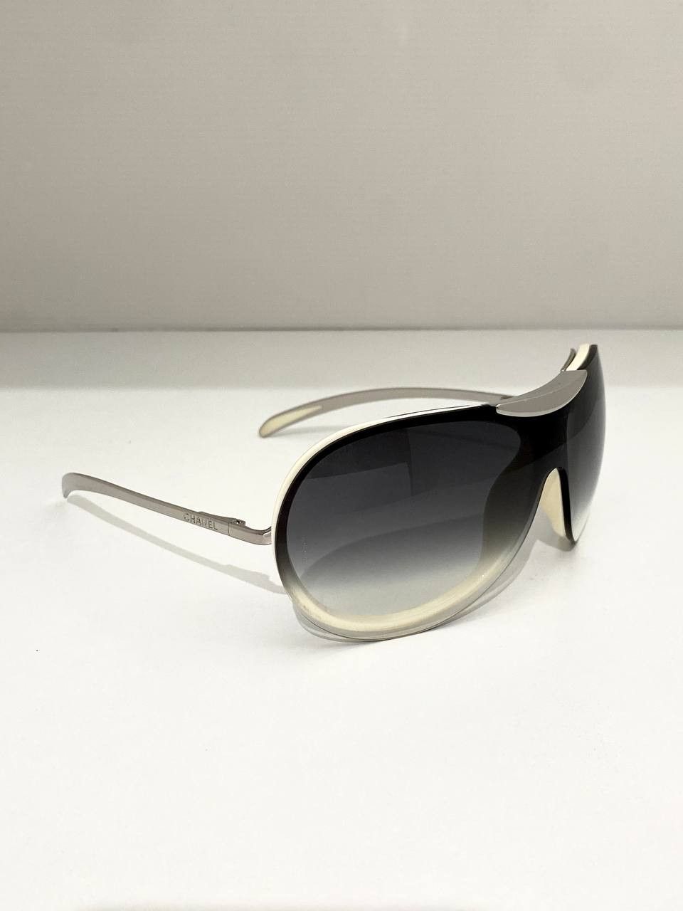 Chanel Chanel CC Logo Aviator Gradient Tint Shield Sunglasses Y2K Size ONE SIZE - 2 Thumbnail