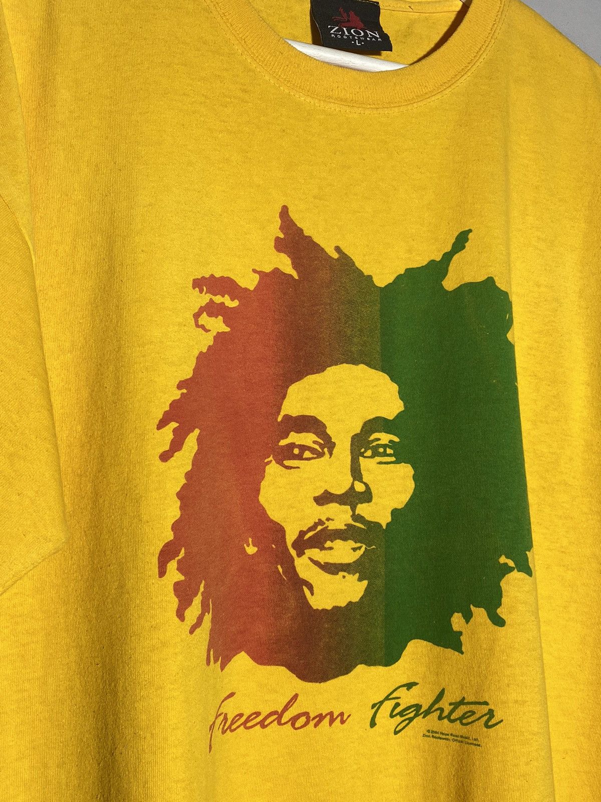 Band Tees × Bob Marley × Vintage Vintage Bob Marley Freedom Fighter 2004 Graphic Print Shirt Size US L / EU 52-54 / 3 - 3 Thumbnail