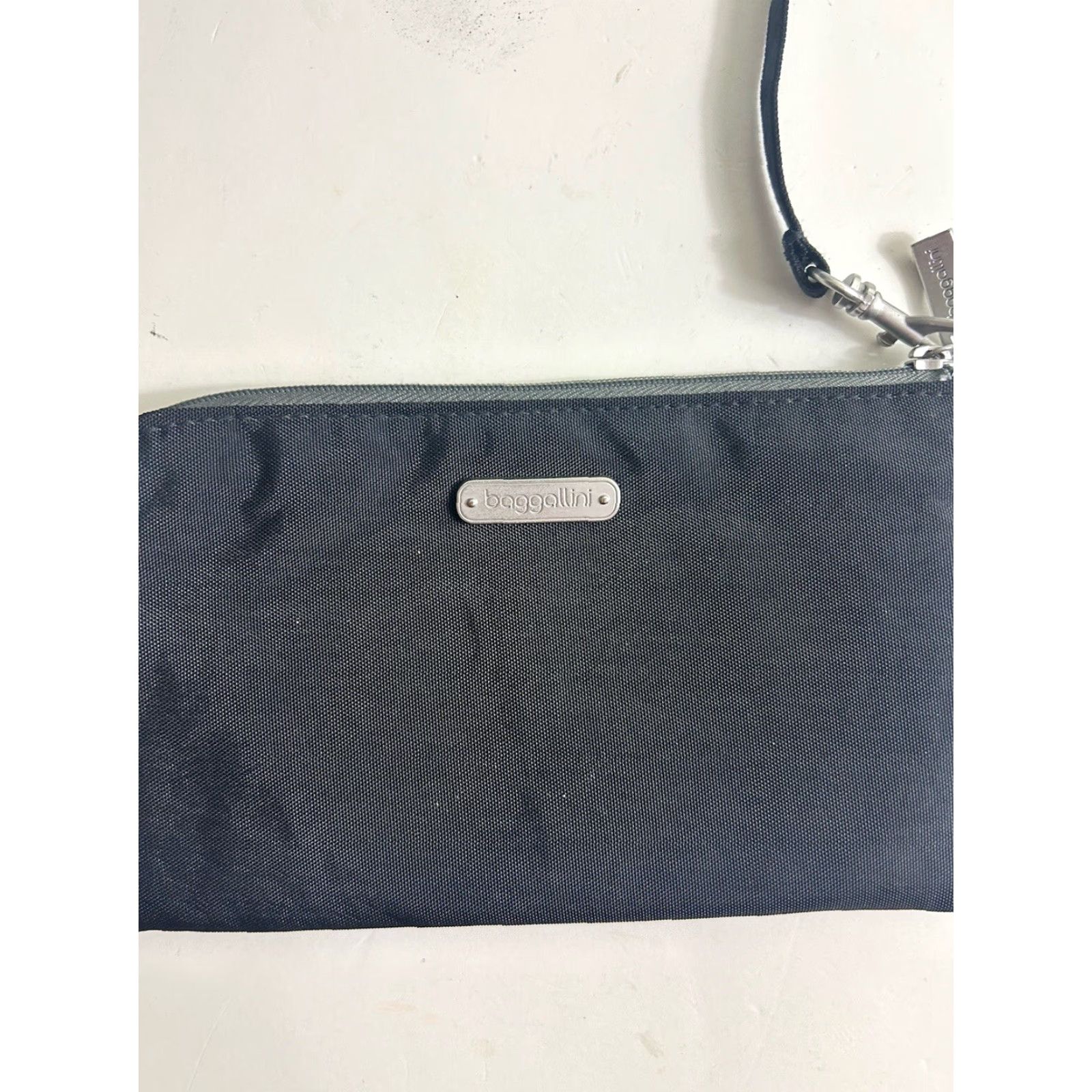 Vintage Baggallini Wallet Wristlet Clutch RFID Travel Black 7.5” x 4.5” Zip Pockets Women Wallet Wristlet - Black RFID Travel Clutch Size ONE SIZE - 3 Thumbnail