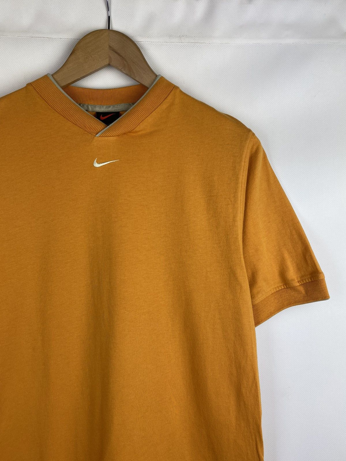 Vintage Nike vintage Y2K center logo swoosh men’s t shirt size S Size US S / EU 44-46 / 1 - 5 Thumbnail