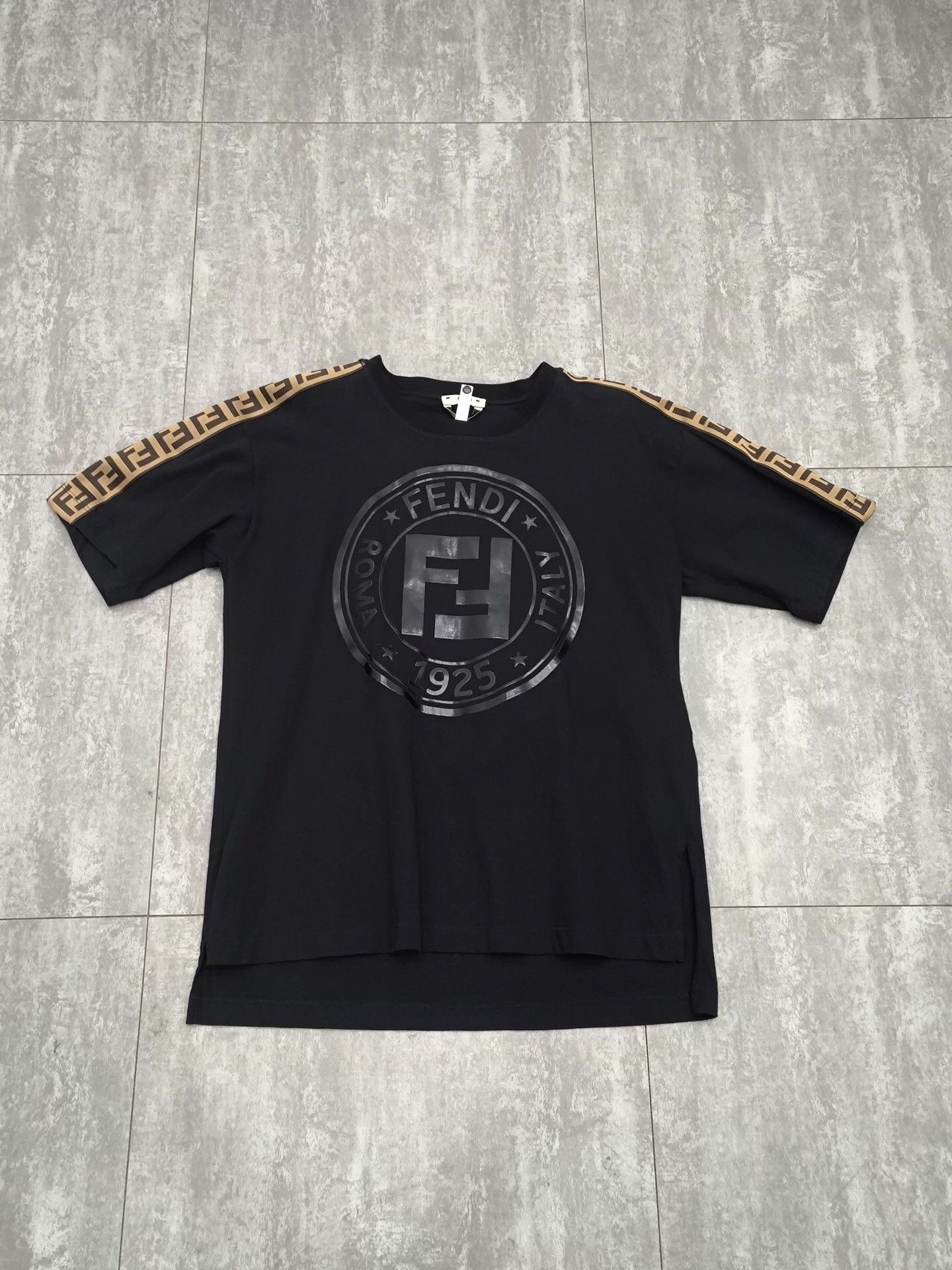 Fendi Fendi Retro T-Shirt m Men Size US M / EU 48-50 / 2 - 1 Thumbnail