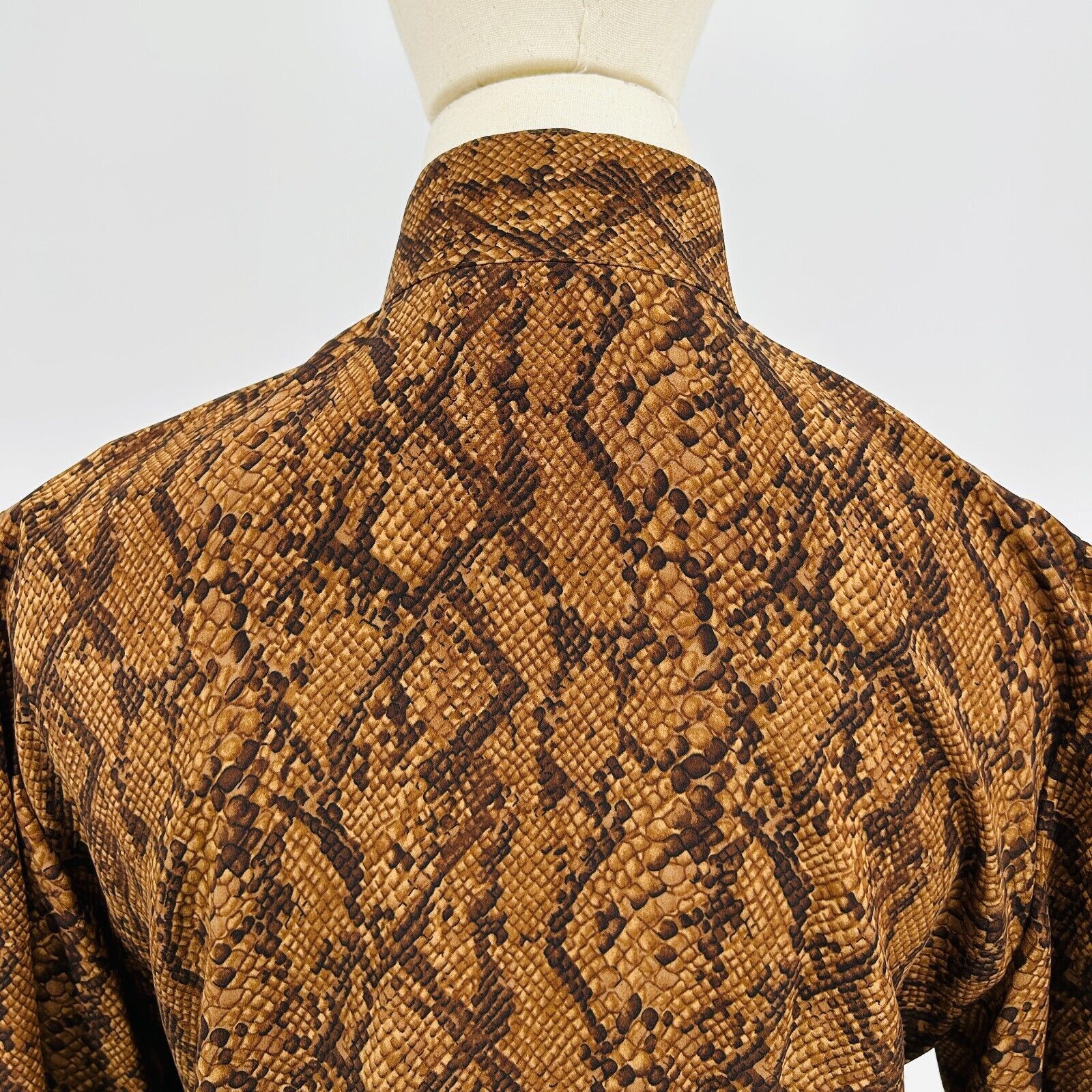 MAGGY LONDON 80s Maggy London Brown High Neck SnakeSkin 100% SILK Blouse Size S / US 4 / IT 40 - 4 Thumbnail