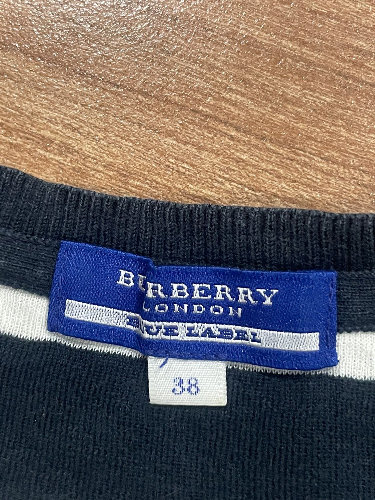 Burberry Burberry Tshirt Size XS / US 0-2 / IT 36-38 - 4 Thumbnail
