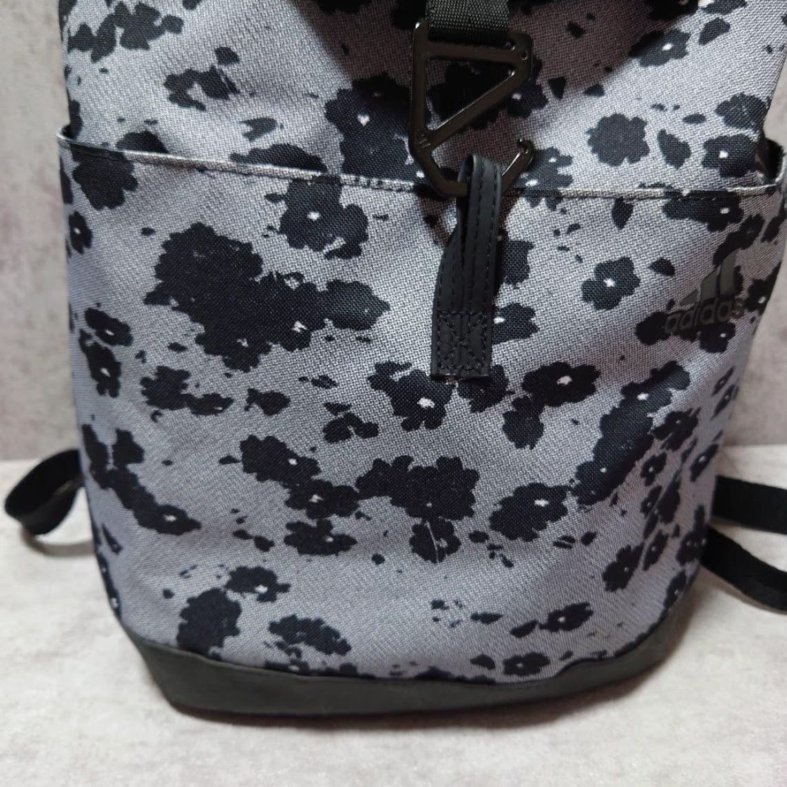 http www.patagonia.com product black-hole-duffel-bag-60-liters 49341.html Patagonia Black Hole Duffel 60L This 55 MCM BRANDENBURG BLACK WHITE Lure Bags 颜色:Black 14