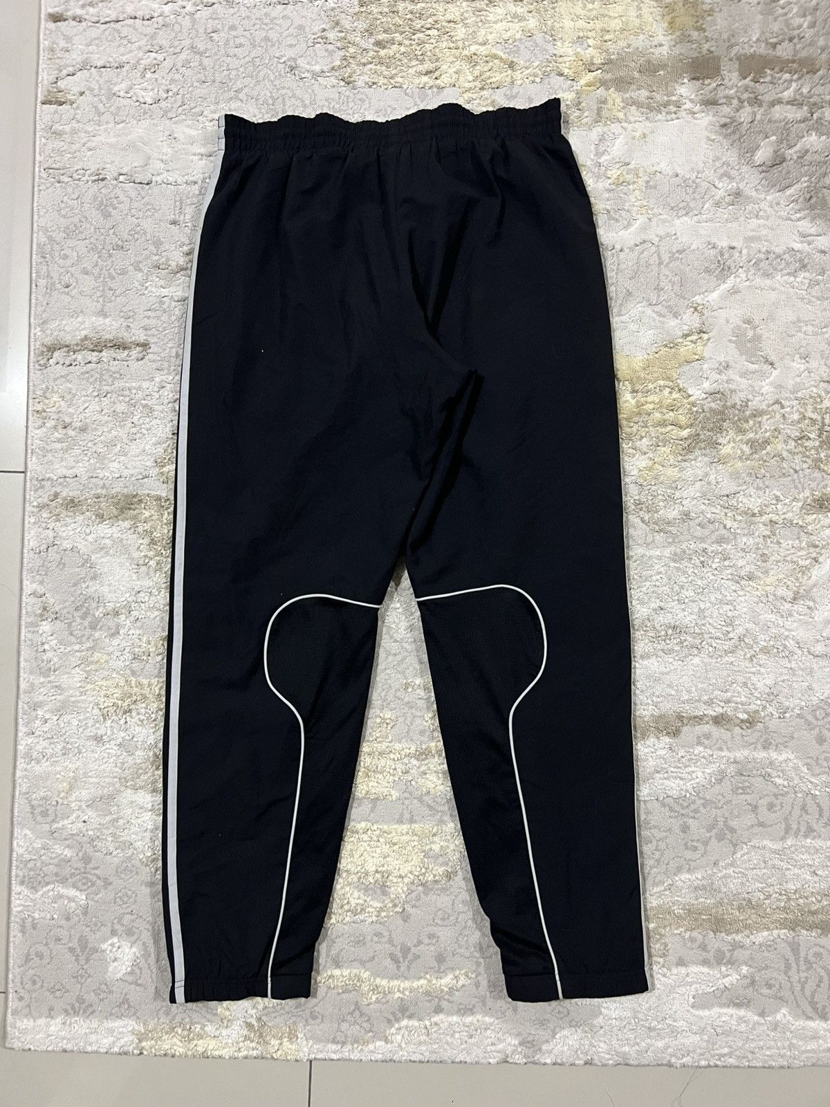 Adidas Adidas Liverpool FC Three Striped Training Track Pants Size US 34 / EU 50 - 2 Thumbnail