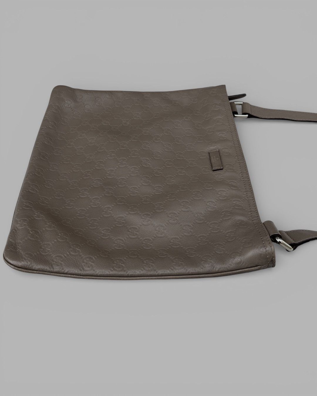Gucci 🔥 GUCCI GG SUPREME MONOGRAM LEATHER MESSENGER BAG Size ONE SIZE - 9 Thumbnail