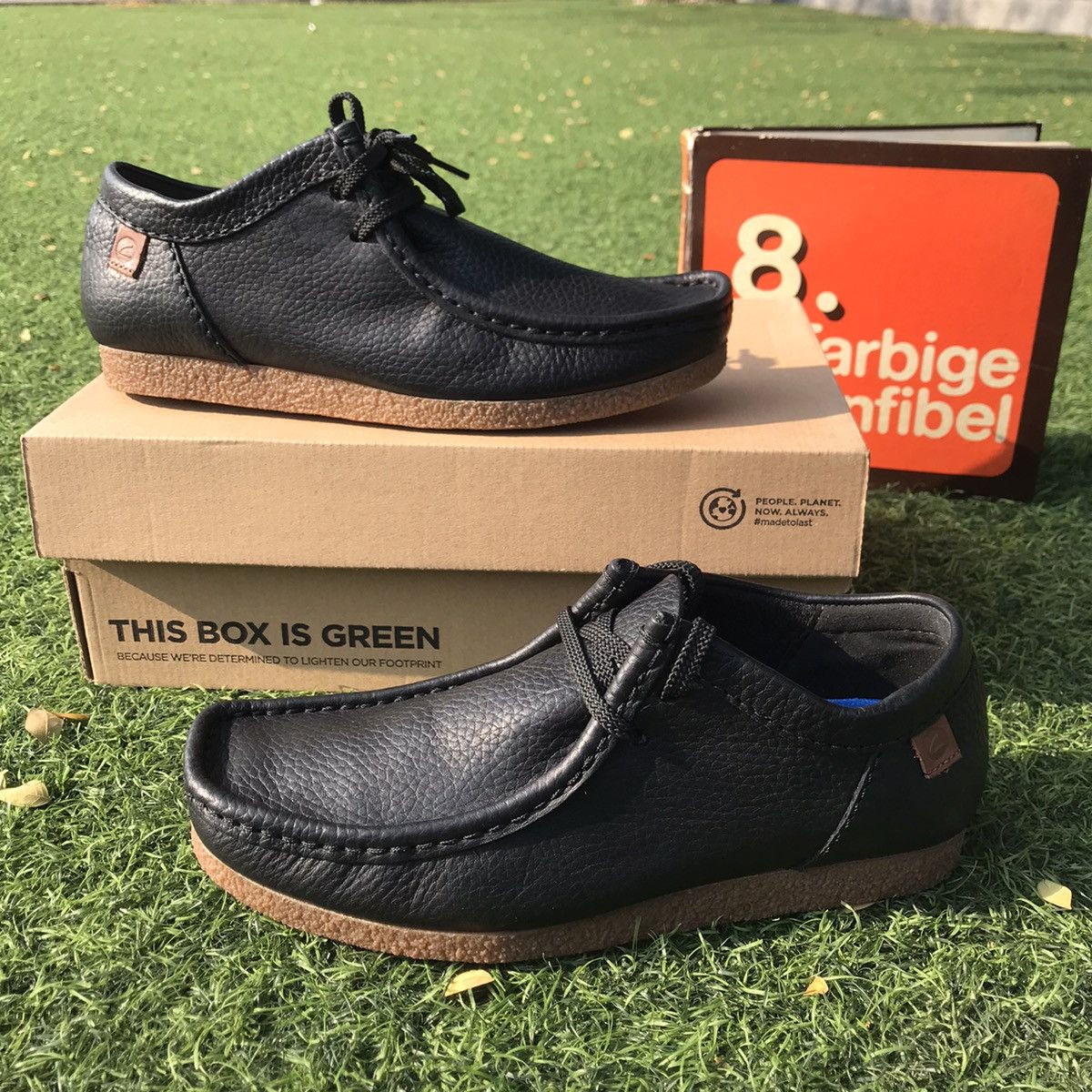 Clarks wallabee run black online