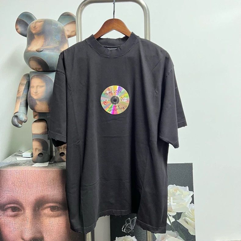 Balenciaga Balenciaga CD Print Short Sleeve Tee Size US L / EU 52-54 / 3 - 1 Thumbnail