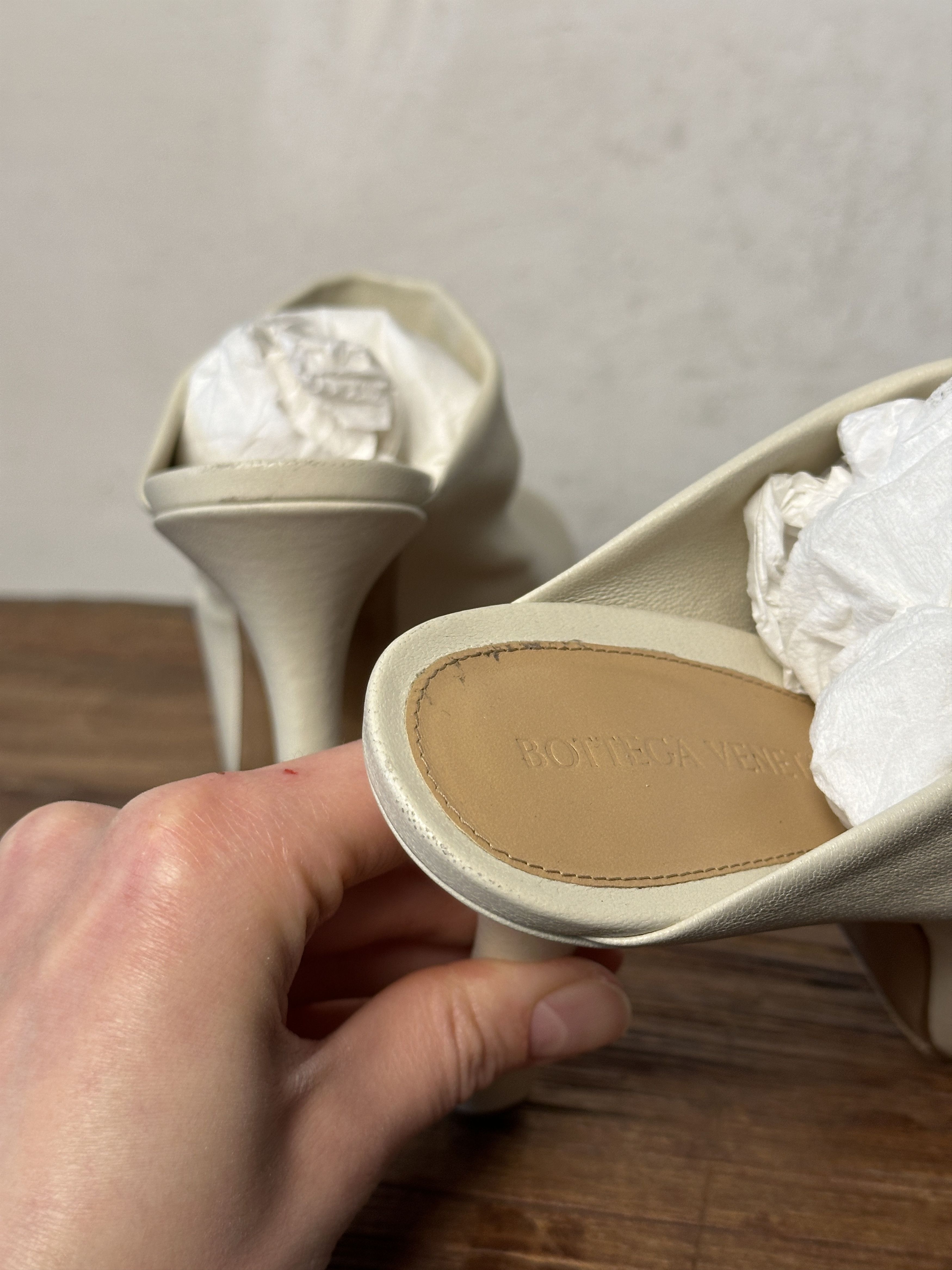 Bottega Veneta Bottega Veneta The Bold Ladies White Mules Size US 9 / IT 39 - 10 Thumbnail