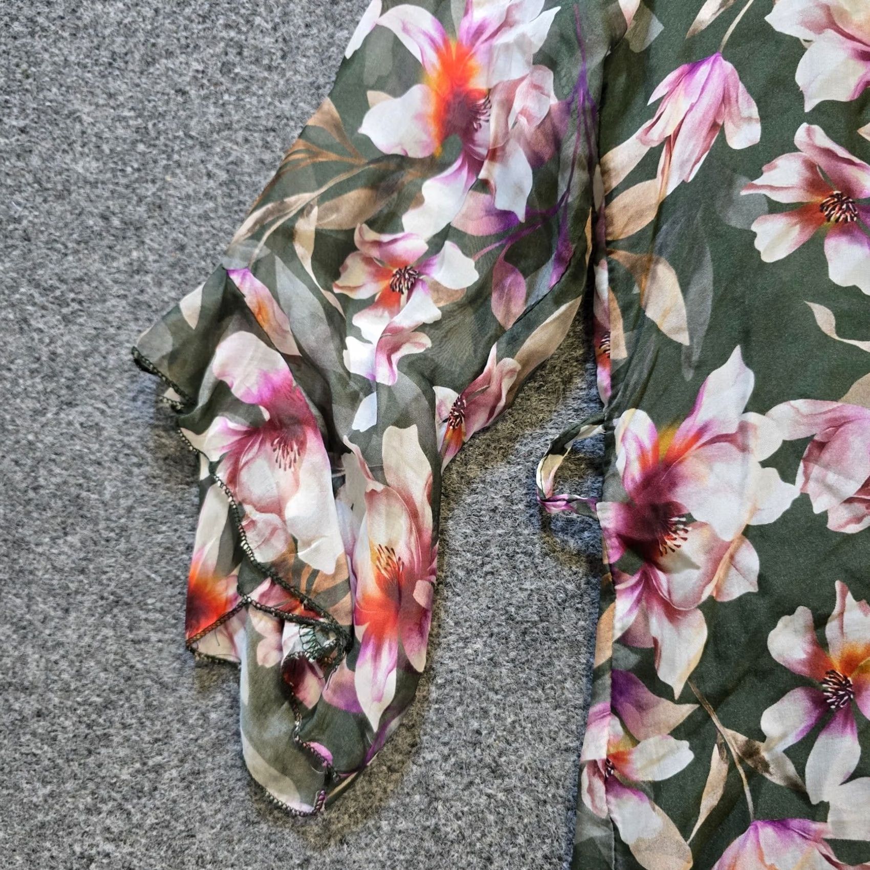 Vintage Tempo Paris Top Womens Medium Green Floral Silk Blend Flare Sleeve Chiffon Casual Classic 3/4 Sleeve Round Neck Size M / US 6-8 / IT 42-44 - 4 Thumbnail