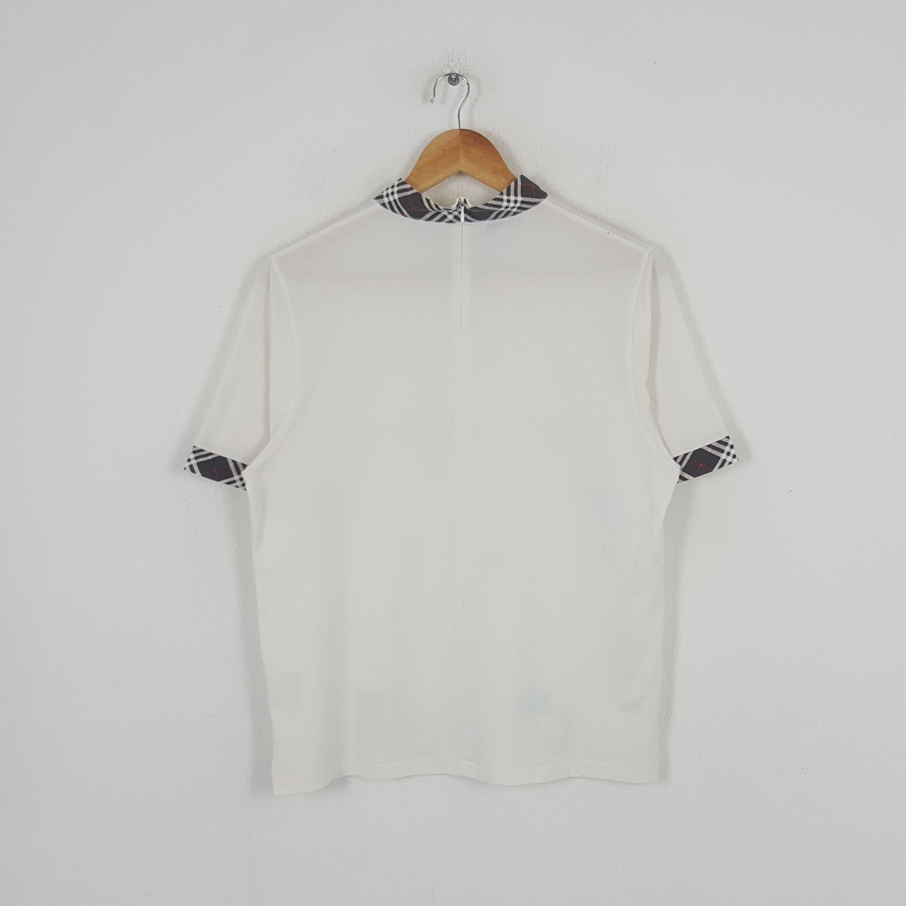 Burberry × Vintage Vintage Burberry London Designer Brand Tshirt C285N4 Size US M / EU 48-50 / 2 - 3 Thumbnail
