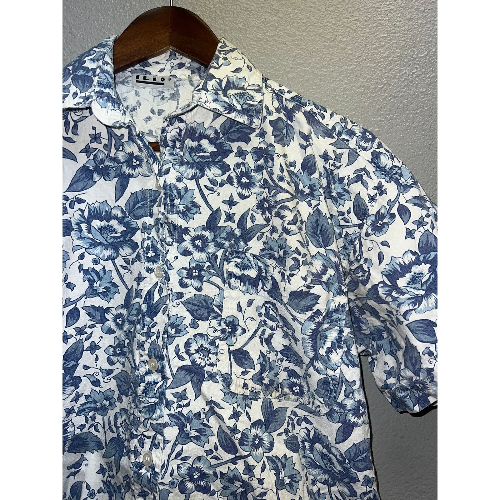 Vintage Vintage Ilio Floral Button Up Shirt ilio White Blue 90s S Size US S / EU 44-46 / 1 - 2 Thumbnail