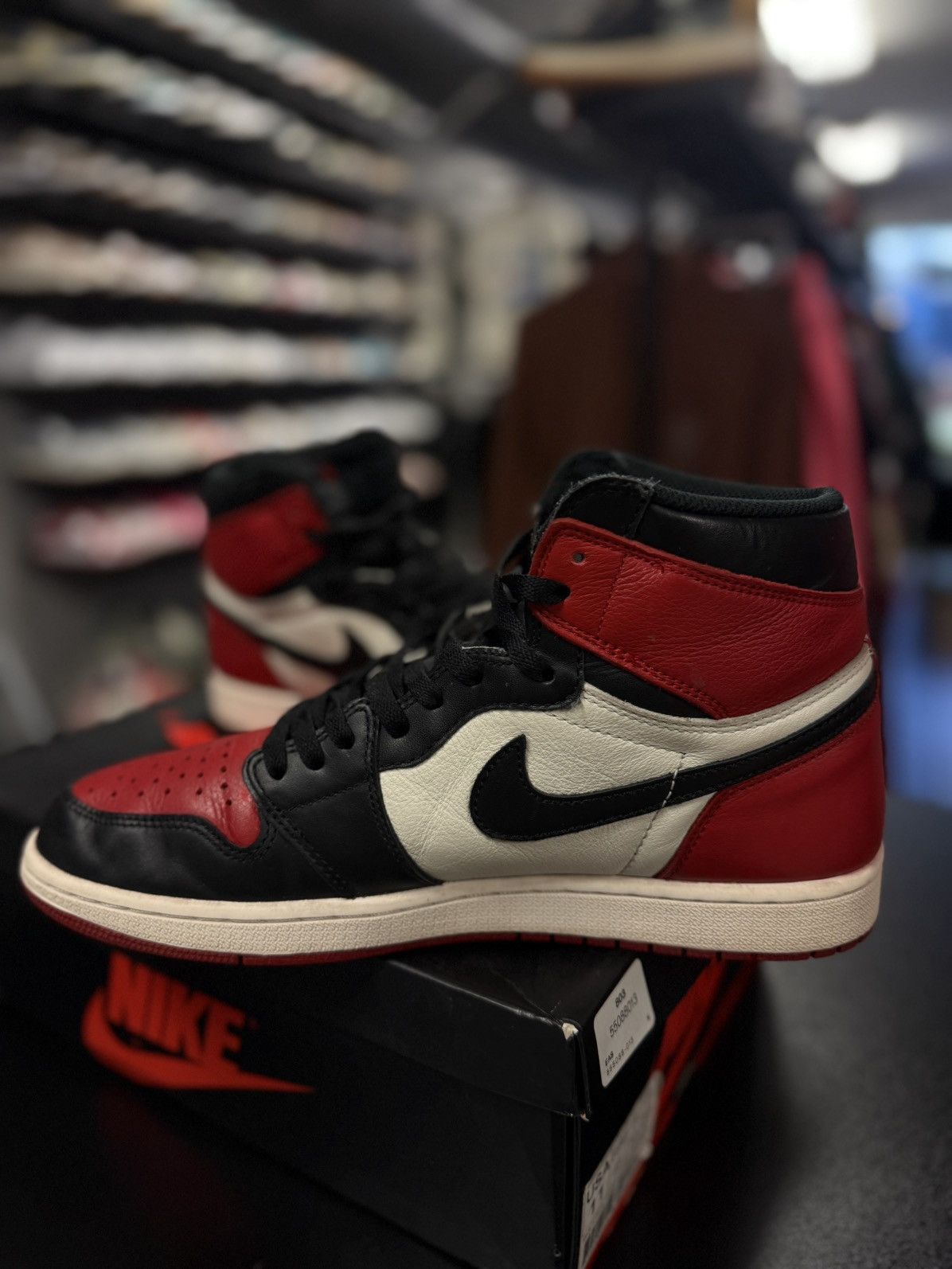 Jordan Brand × Nike Jordan 1 Bred Toe Size 11 Black Red Size 11 Pre Owned Size US 11 / EU 44 - 7 Thumbnail
