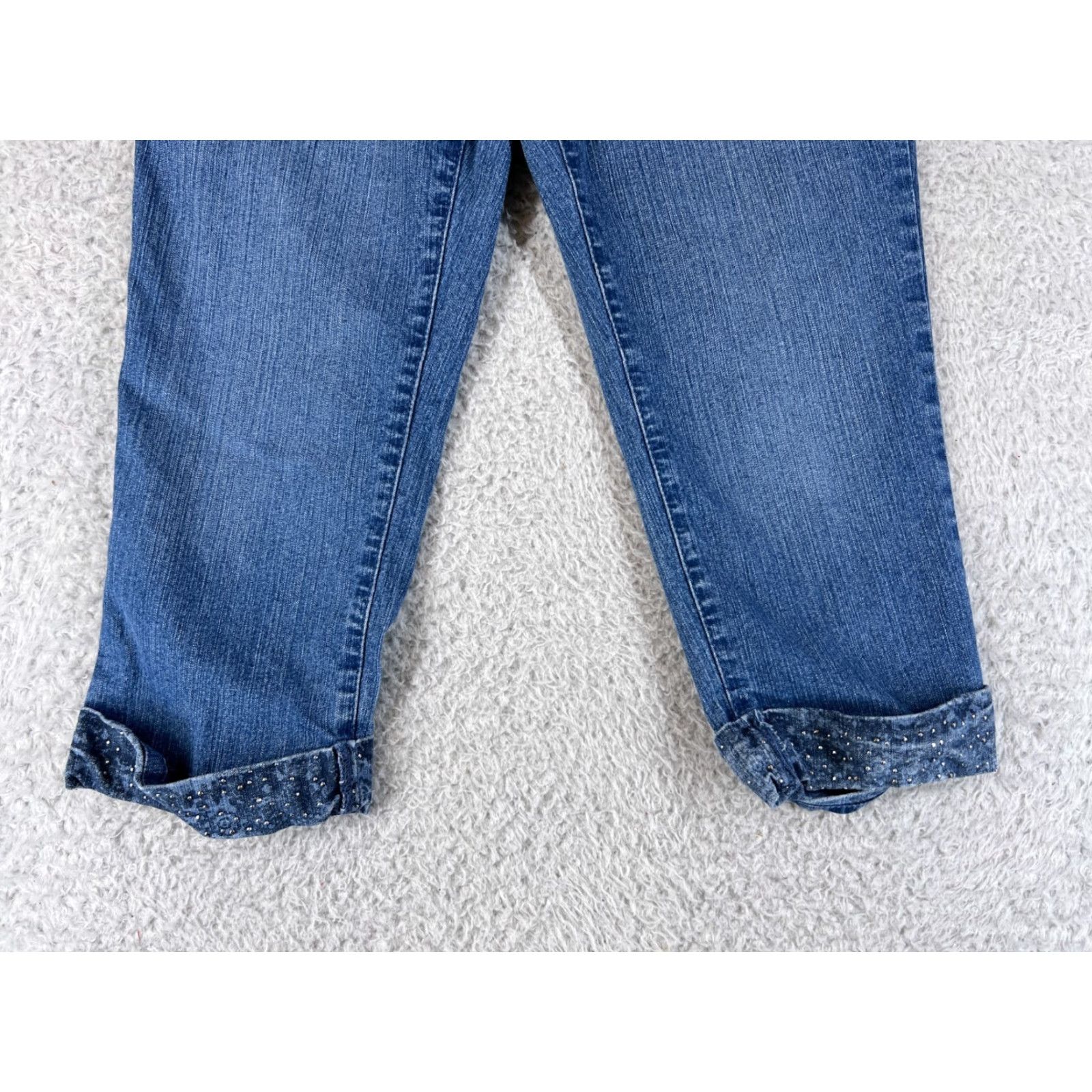 Gloria Vanderbilt VINTAGE Gloria Vanderbilt Women's Capri Jeans Size 6 Mid Rise Cotton Blue Embroidered Rhinestone Size 28" / US 6 / IT 42 - 5 Thumbnail