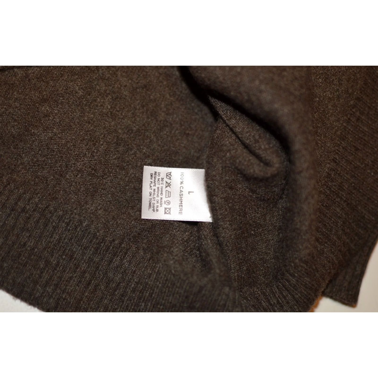 Vintage The White Company London Brown V-Neck Cashmere Sweater L Womens Men’s Size L Brown London Cashmere Pullover Size L / US 10 / IT 46 - 2 Thumbnail