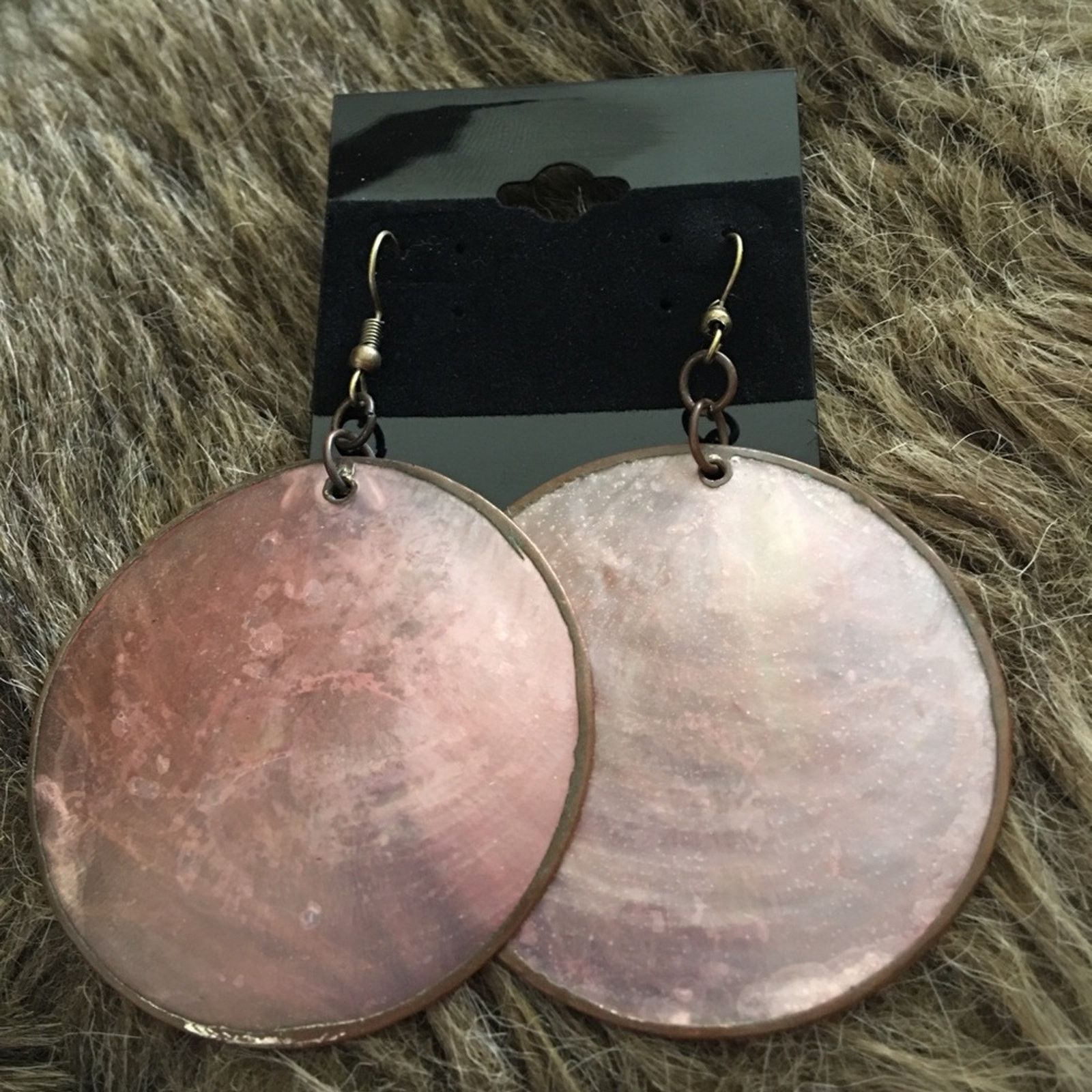 Vintage Vintage brass tone framed shell fish hook earrings Size ONE SIZE - 2 Thumbnail