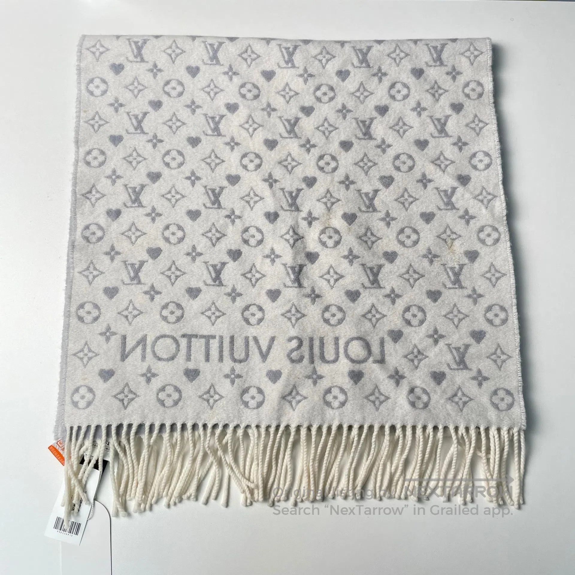Louis Vuitton Louis Vuitton Gray Cashmere Full Print Heart Floral Fringe Size ONE SIZE - 2 Thumbnail