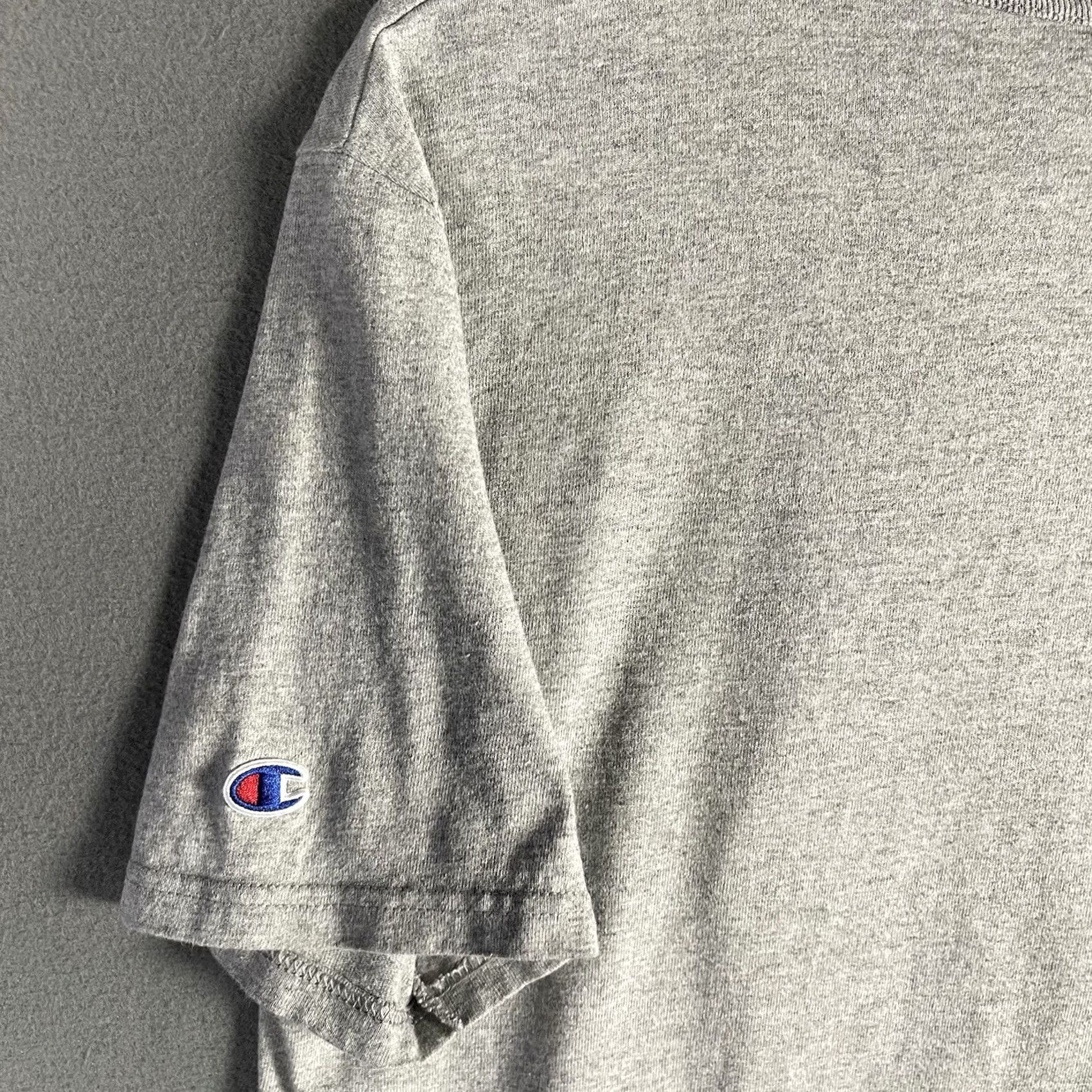 Champion VINTAGE Champion Football T-Shirt Gray Adult Medium Boys? (Note: This line is wrong) Size US M / EU 48-50 / 2 - 3 Thumbnail